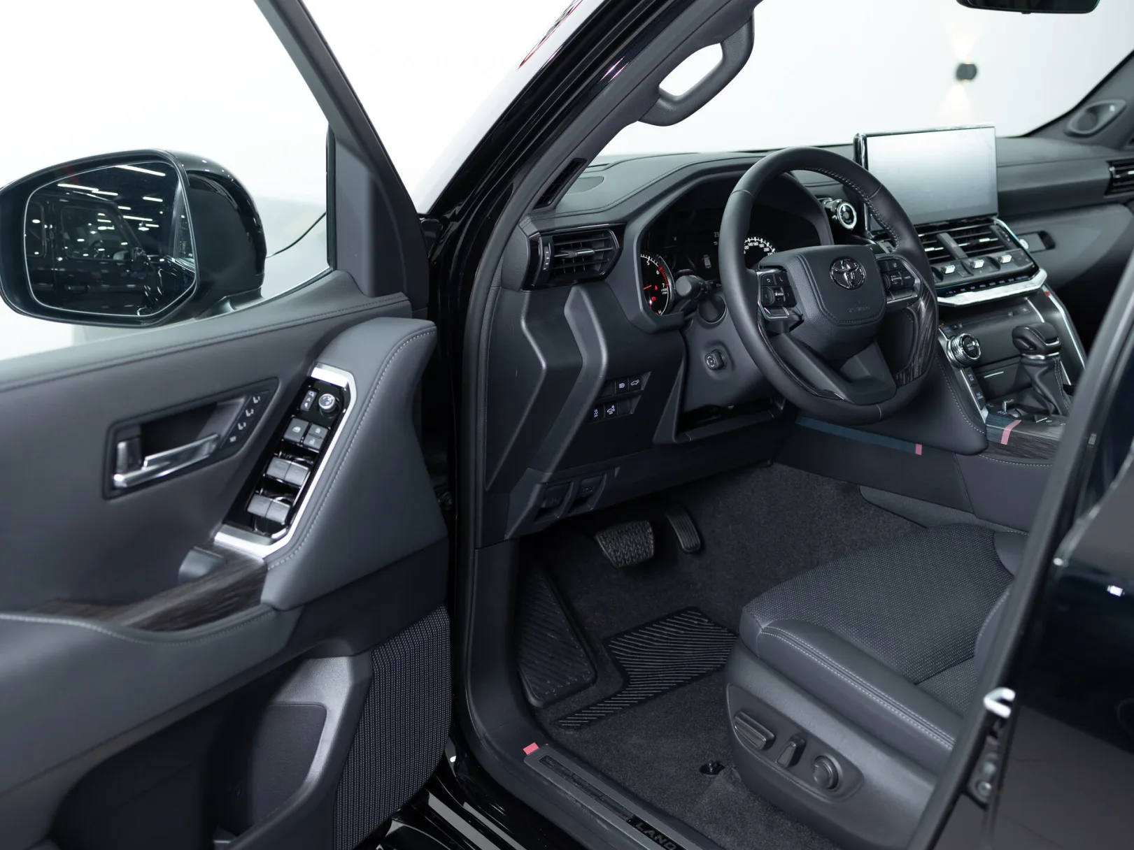 Toyota Land Cruiser 300 Series, 2023 — экстерьер, фото 7