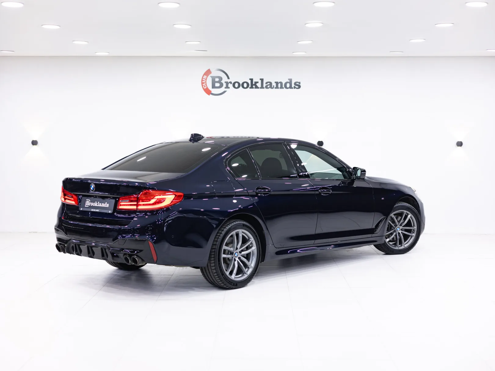 BMW 5 серии 520d xDrive M Sport VII (G30/G31/G38), 2019 — экстерьер, фото 4