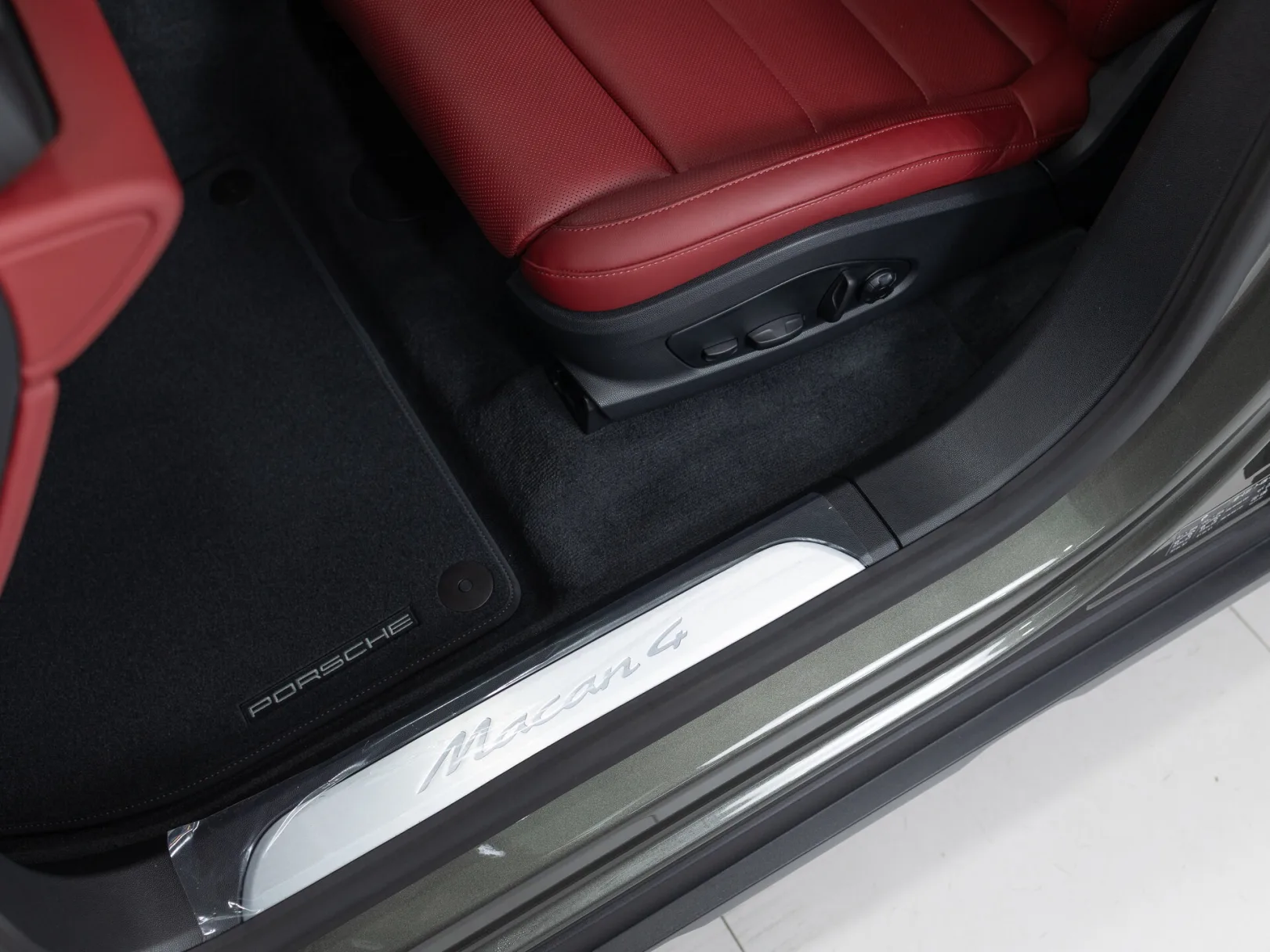 Porsche Macan 4 Electric II, 2025 — экстерьер, фото 12