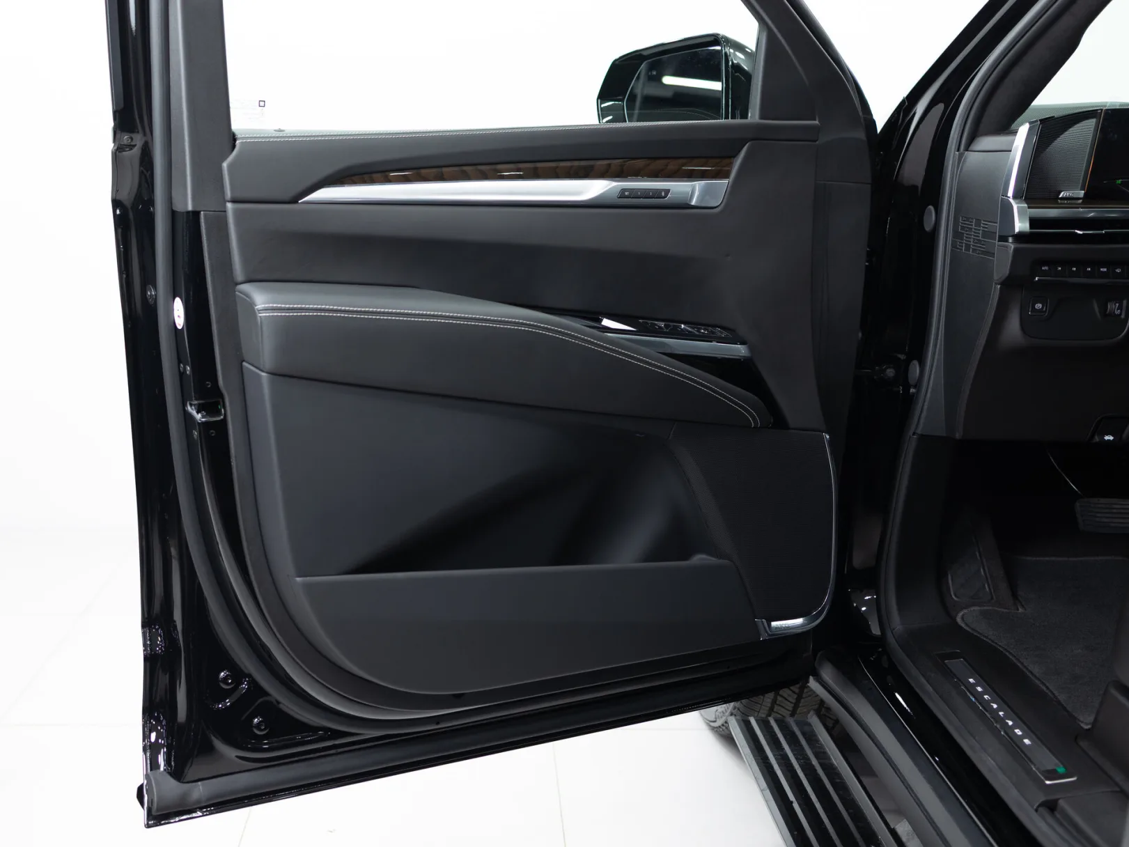 Cadillac Escalade Sport Platinum V Рестайлинг, 2025 — экстерьер, фото 9