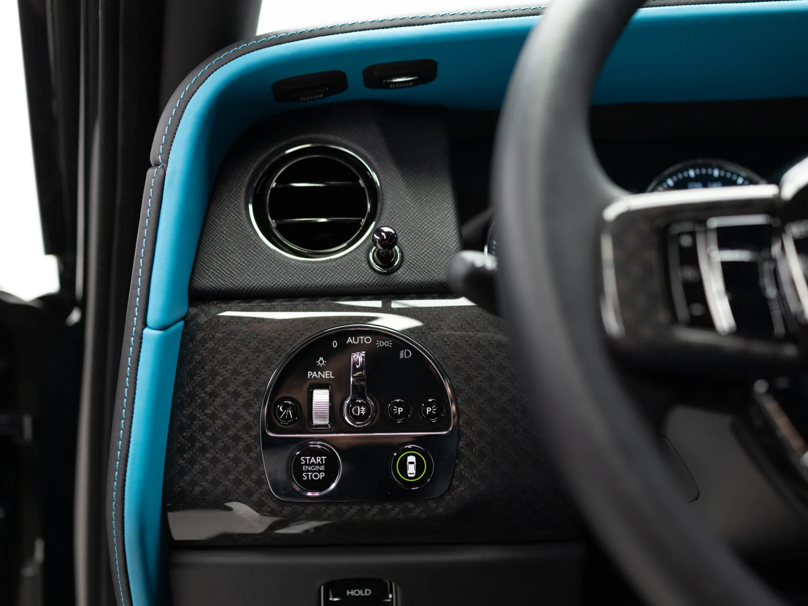 Rolls-Royce Cullinan Individual I (Series I), 2024 — экстерьер, фото 15