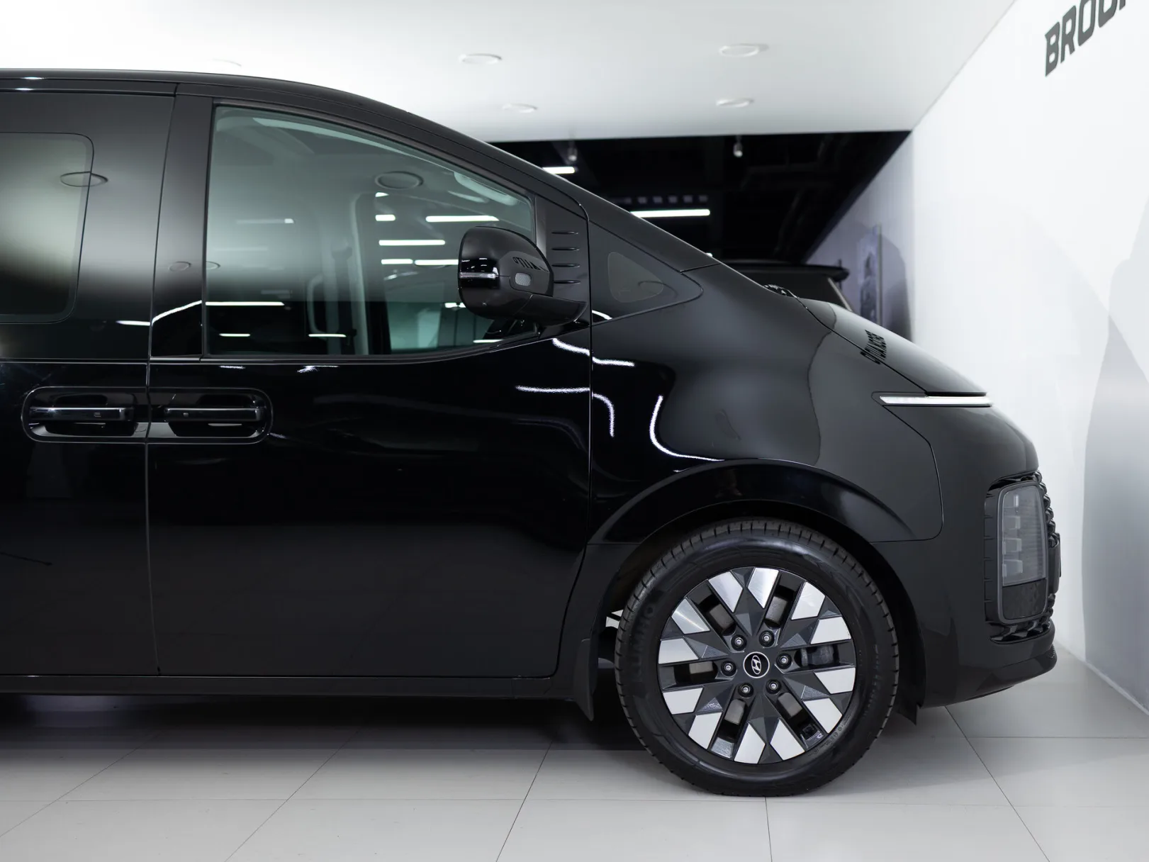 Hyundai Staria I, 2023 — экстерьер, фото 35
