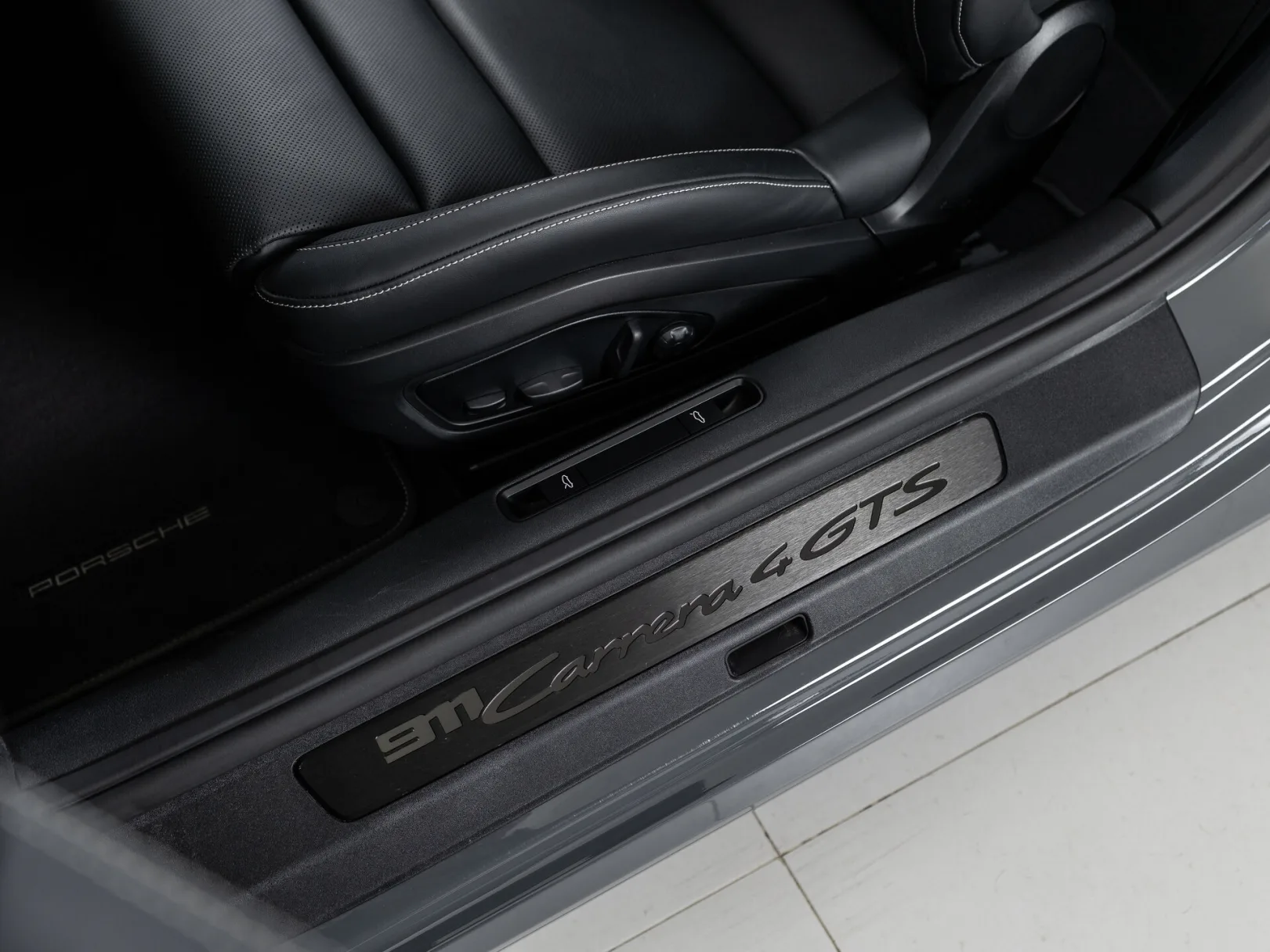 Porsche 911 Carrera 4 GTS VIII (992) Рестайлинг, 2025 — экстерьер, фото 18