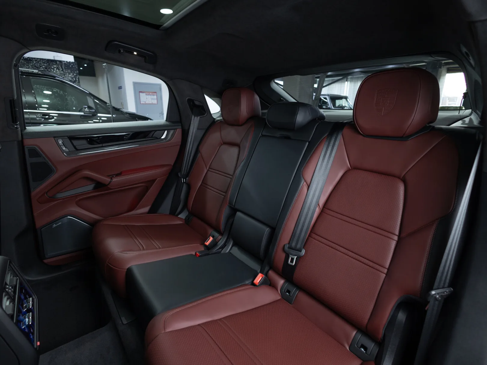Porsche Cayenne GTS Coupé III Рестайлинг, 2025 — экстерьер, фото 29