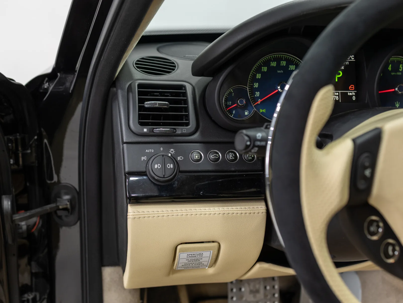 Maserati Quattroporte V Рестайлинг, 2011 — экстерьер, фото 14