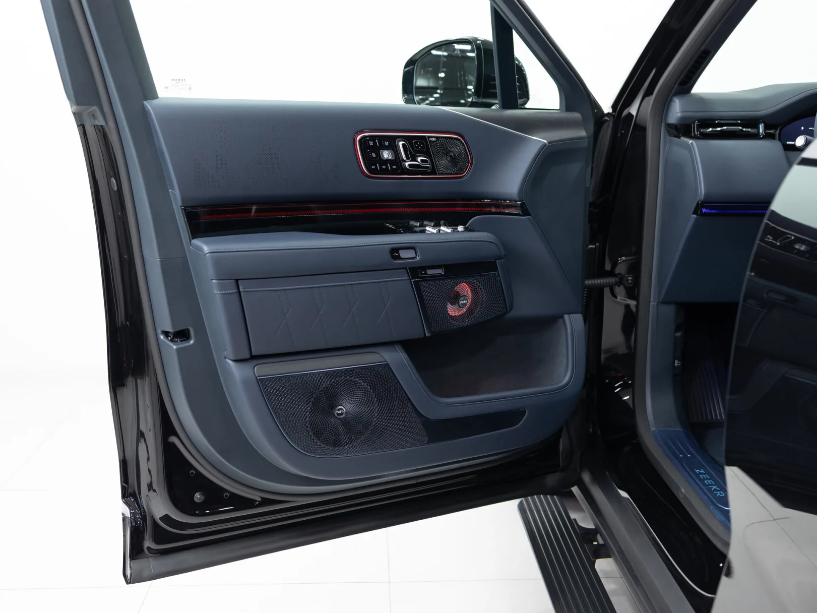 Zeekr 9X Max (6 seats) I, 2025 — экстерьер, фото 8