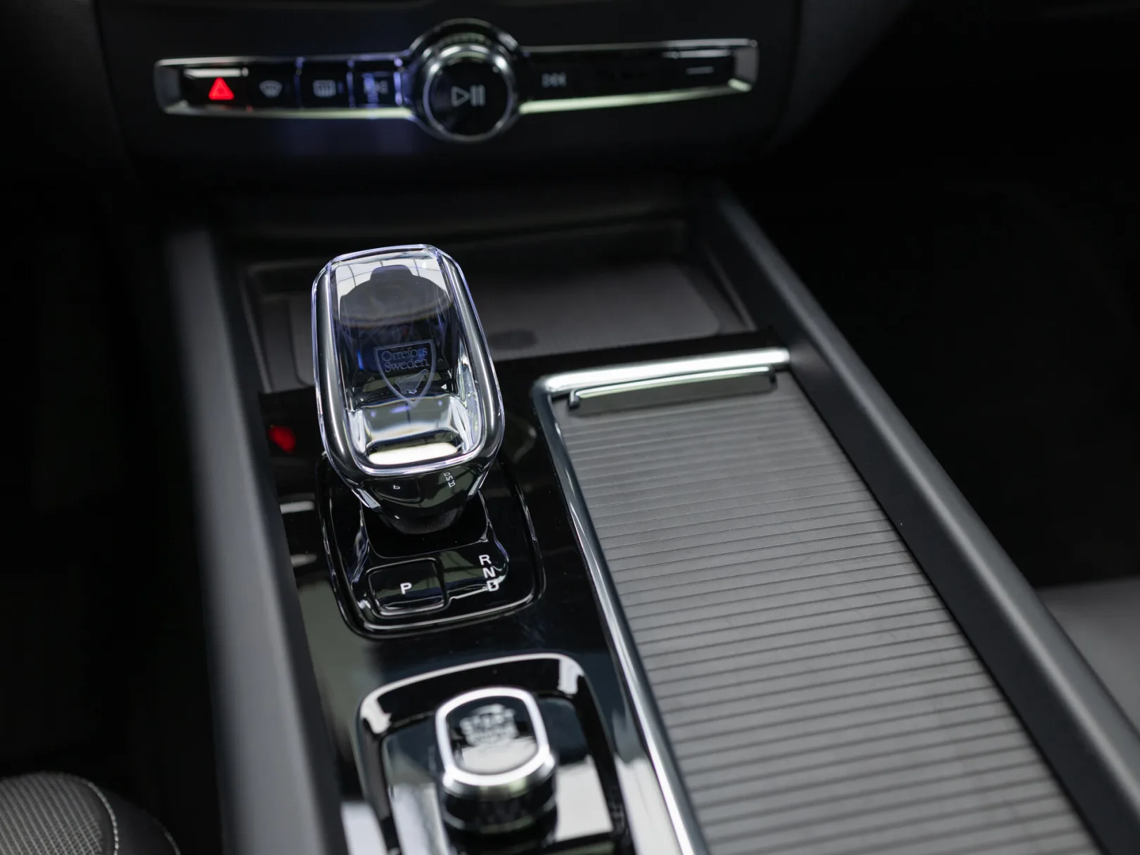 Volvo XC60 Polar Night Black II Рестайлинг 2, 2026 — экстерьер, фото 23