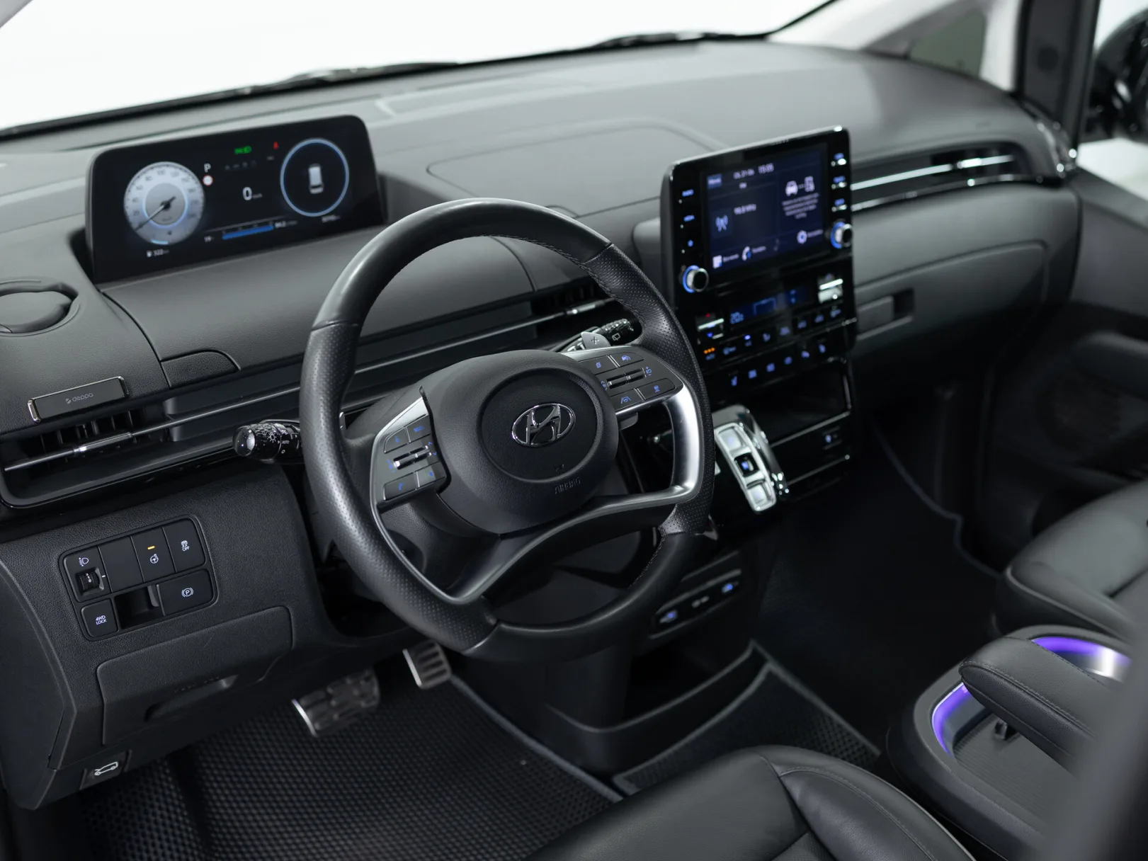 Hyundai Staria I, 2023 — экстерьер, фото 9