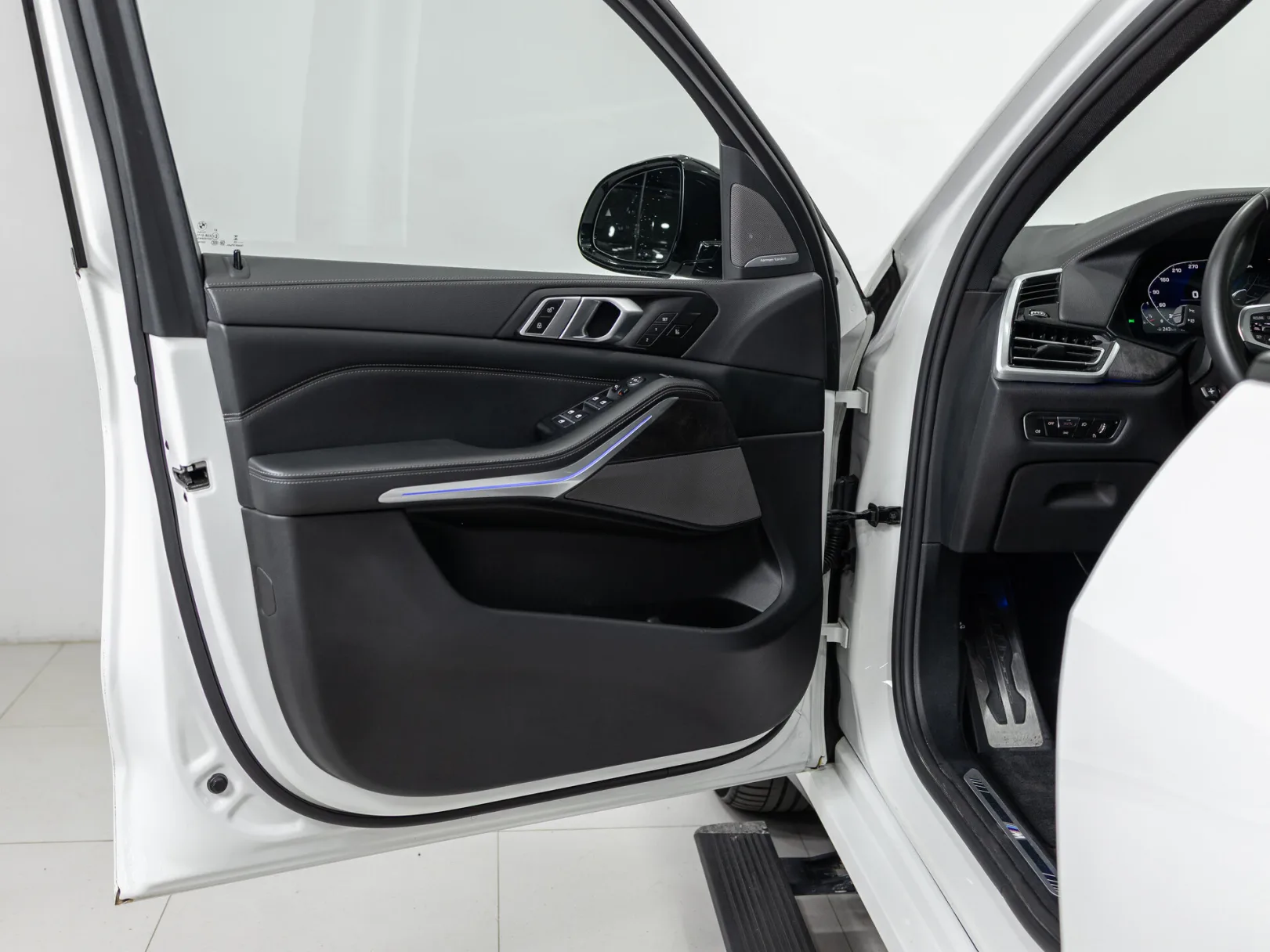 BMW X5 xDrive40i M Sport Pro IV (G05/G18), 2023 — экстерьер, фото 8