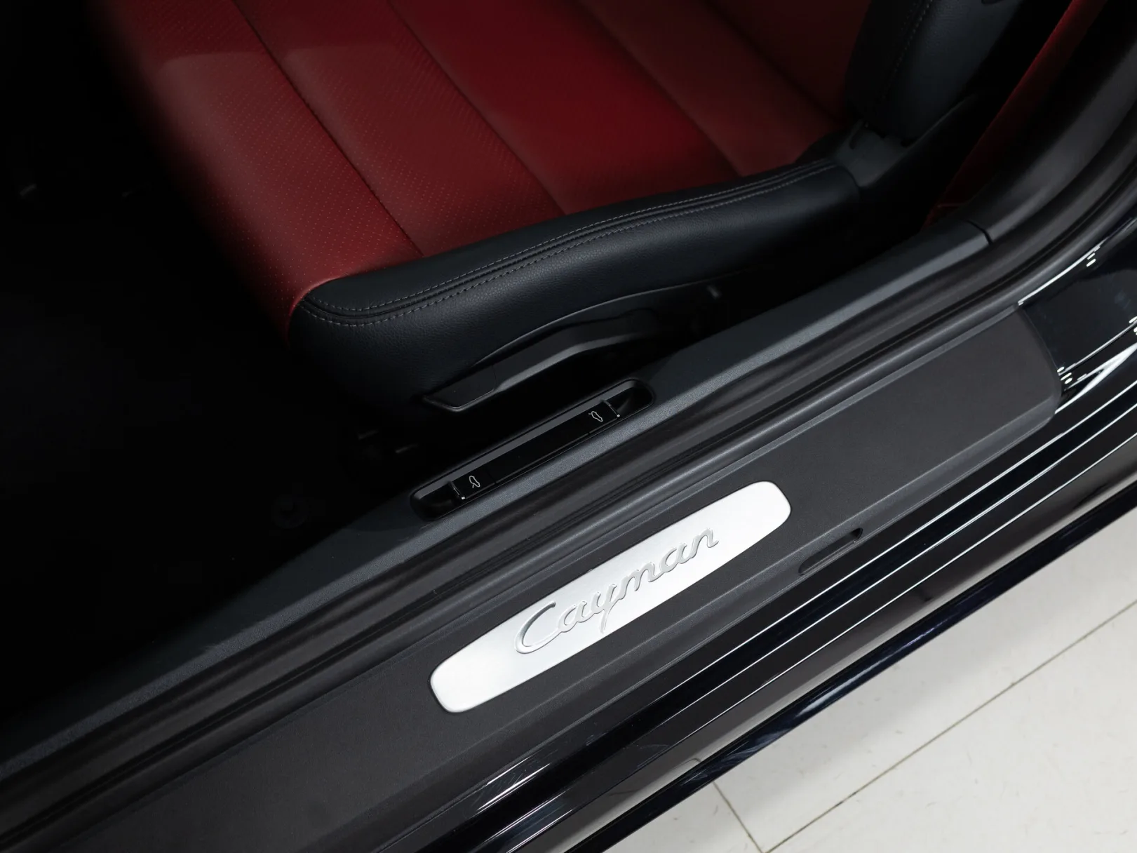 Porsche Cayman 718 Cayman III 718 (982), 2025 — экстерьер, фото 12