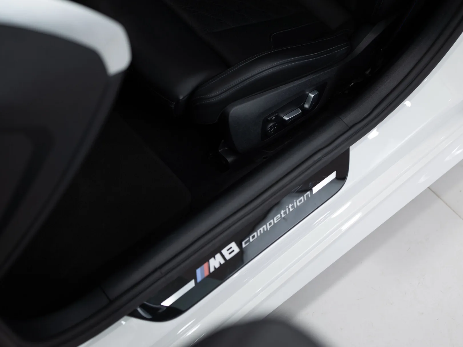 BMW M8 М8 Competition I (F91/F92/F93), 2021 — экстерьер, фото 10