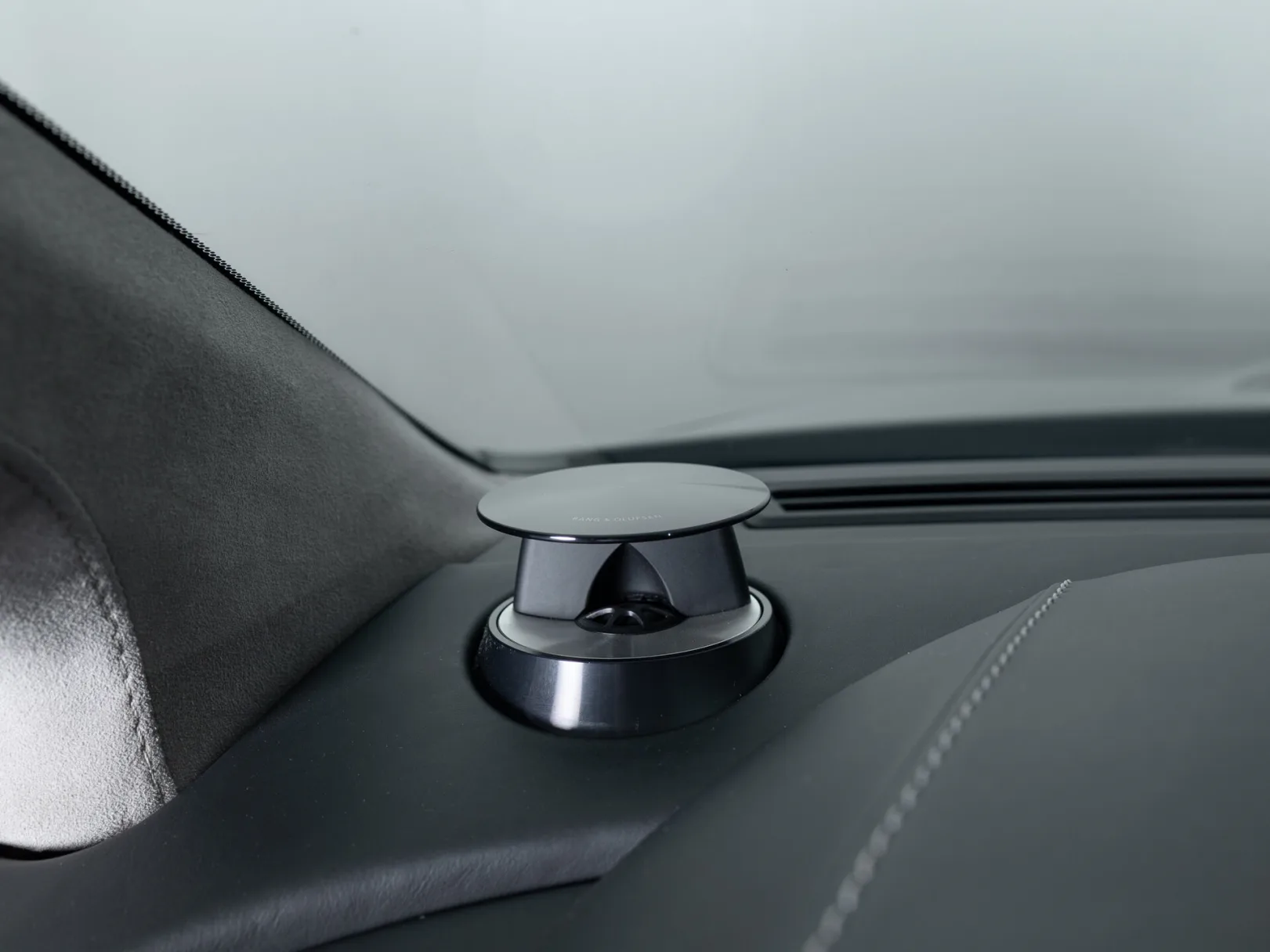 Aston Martin V12 Vantage Carbon Black I, 2010 — экстерьер, фото 19