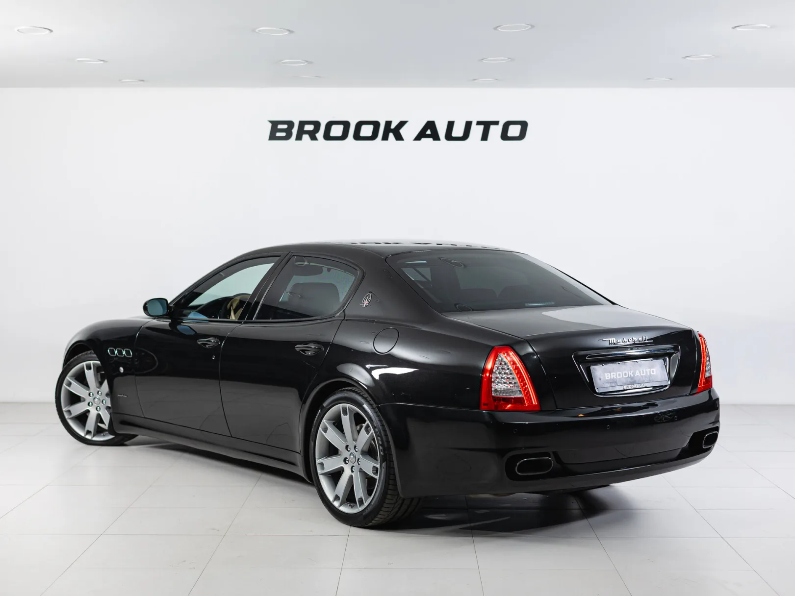 Maserati Quattroporte V Рестайлинг, 2011 — экстерьер, фото 4
