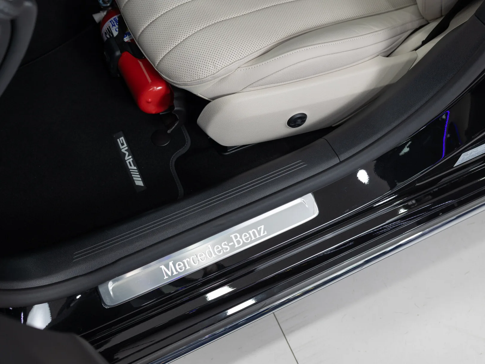 Mercedes-Benz E-Класс E 300 4MATIC AMG Line VI (W214, S214), 2025 — экстерьер, фото 11