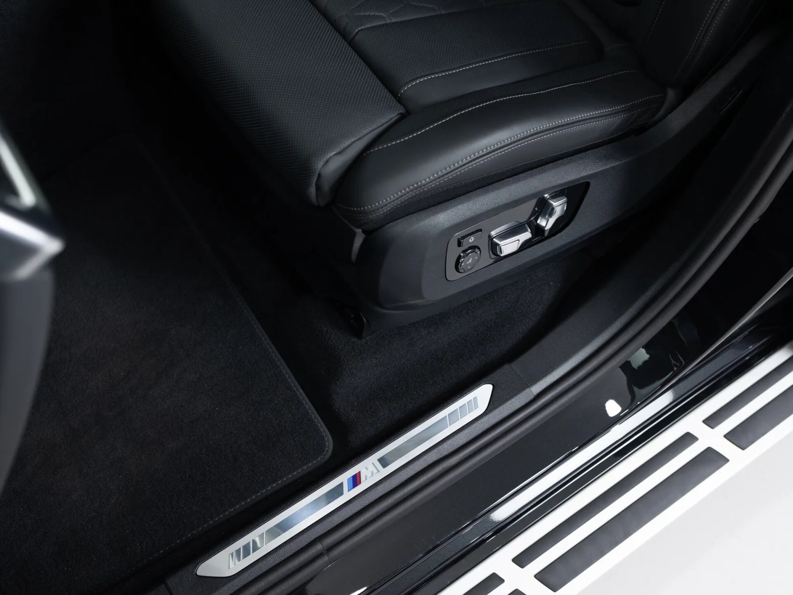 BMW X7 I (G07) Рестайлинг, 2024 — экстерьер, фото 11