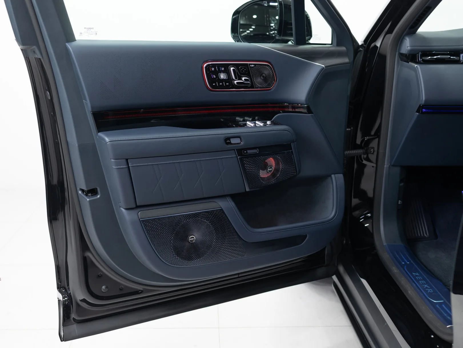 Zeekr 9X Max (6 seats) I, 2025 — экстерьер, фото 8