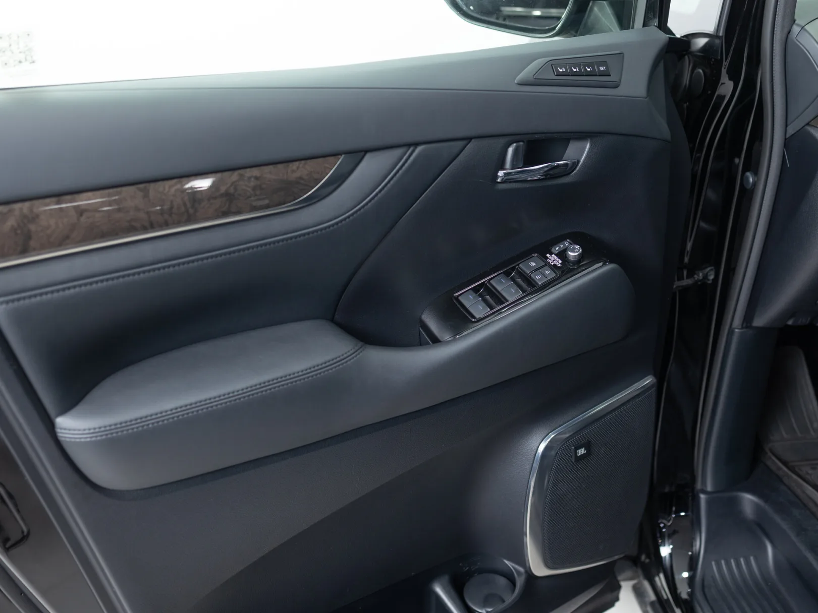Toyota Alphard Executive Lounge III Рестайлинг, 2021 — экстерьер, фото 8