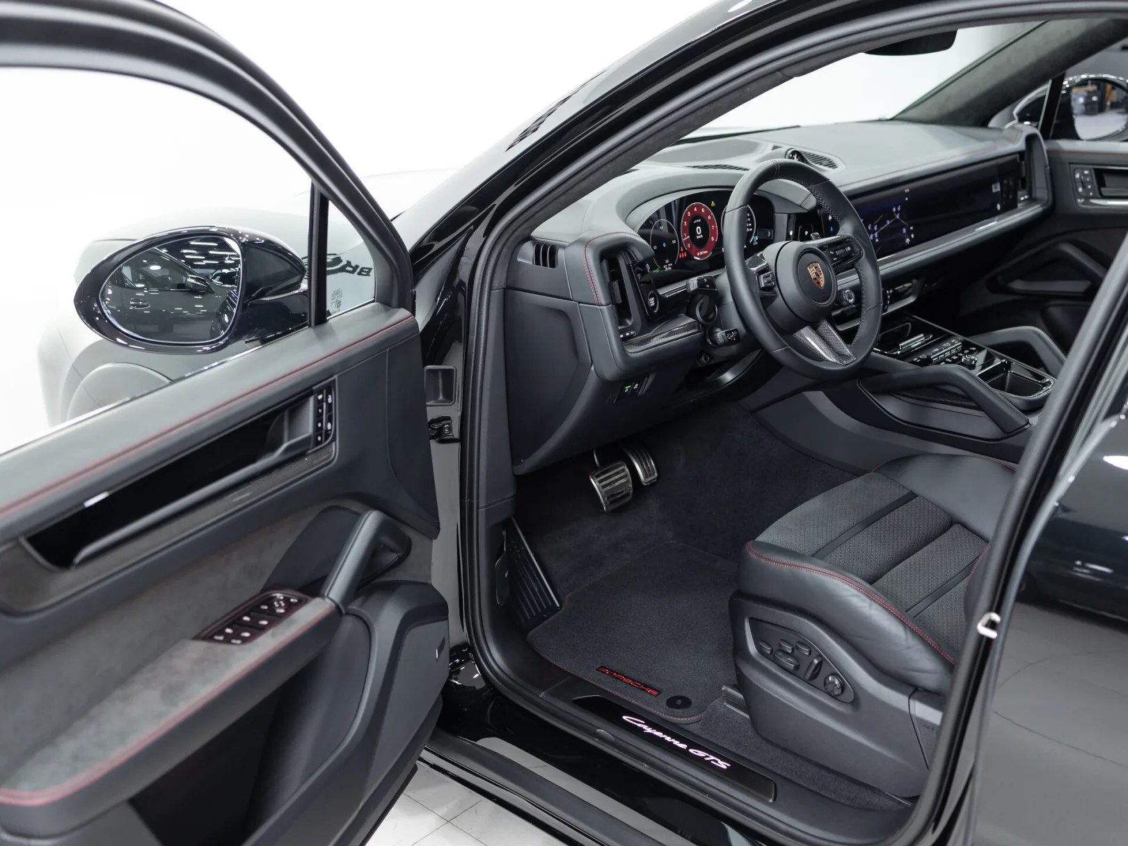 Porsche Cayenne GTS Coupé III Рестайлинг, 2025 — экстерьер, фото 7
