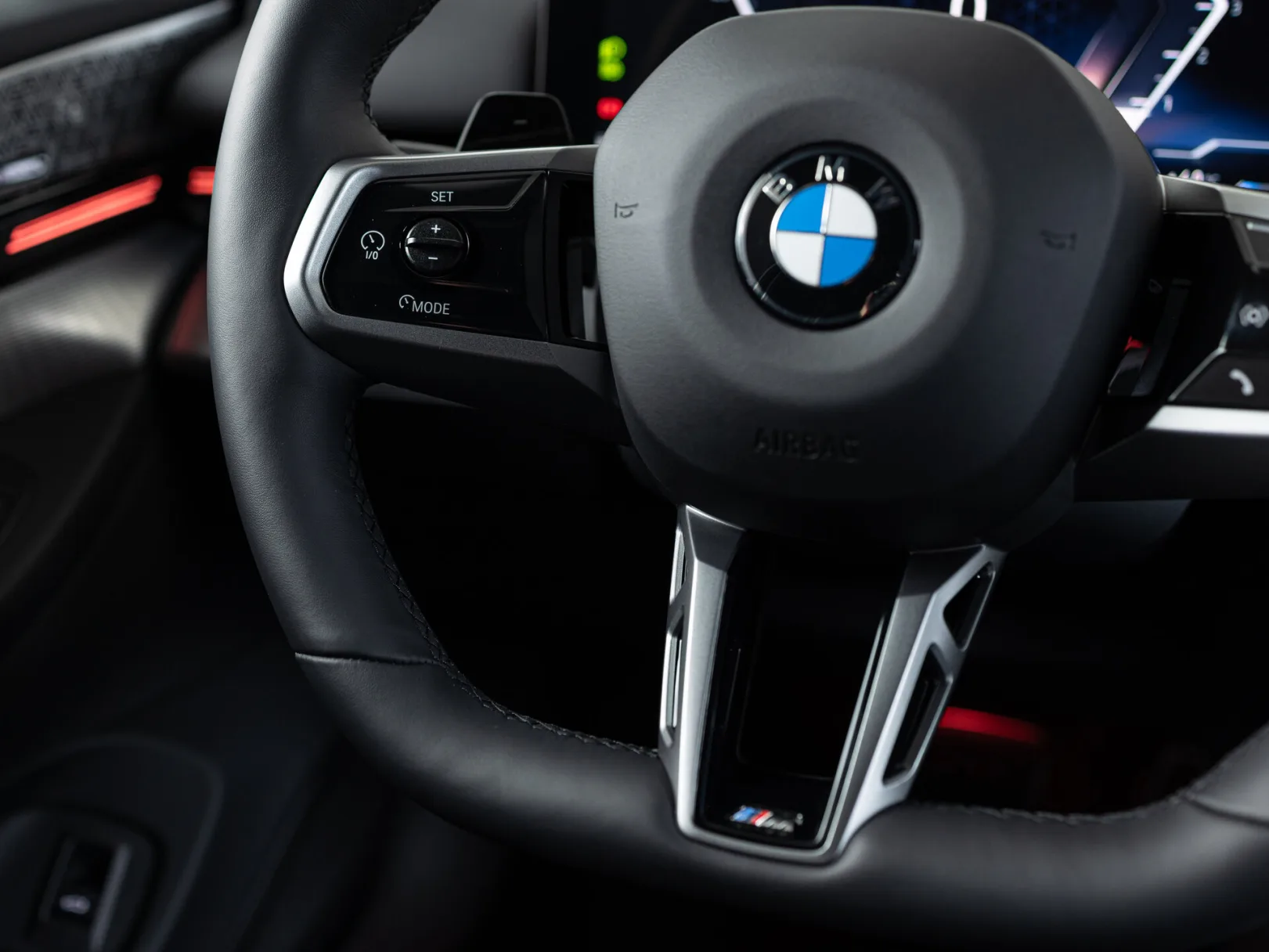 BMW 5 серии 520d xDrive Touring VIII (G60/G61/G68), 2024 — экстерьер, фото 16