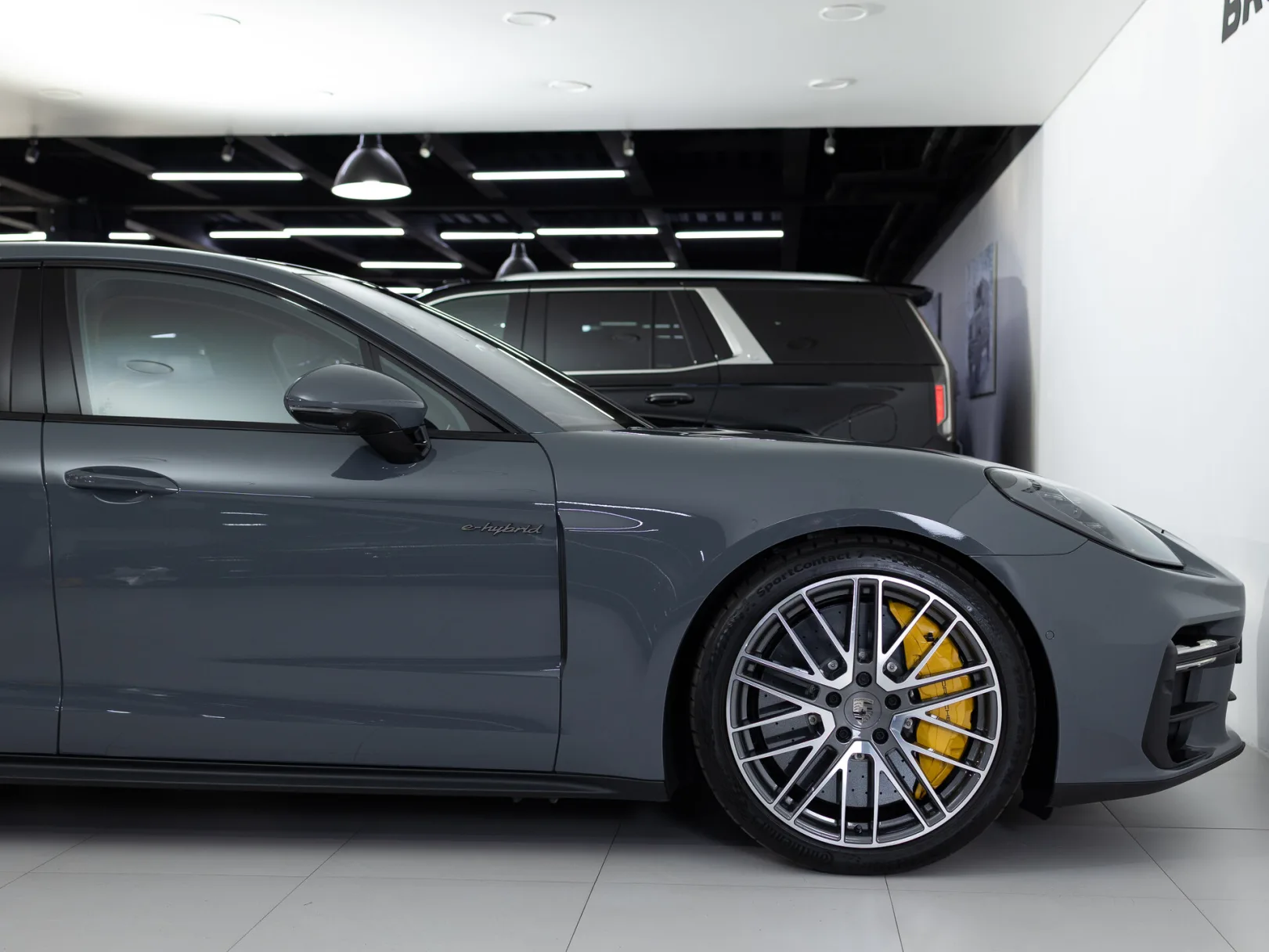 Porsche Panamera Turbo E-Hybrid III, 2025 — экстерьер, фото 39