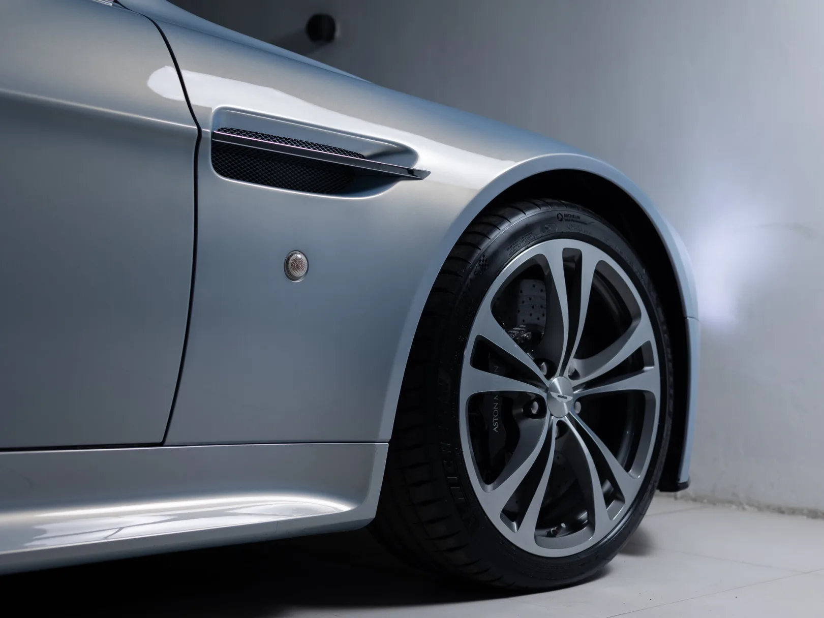 Aston Martin V12 Vantage Carbon Black I, 2010 — экстерьер, фото 45