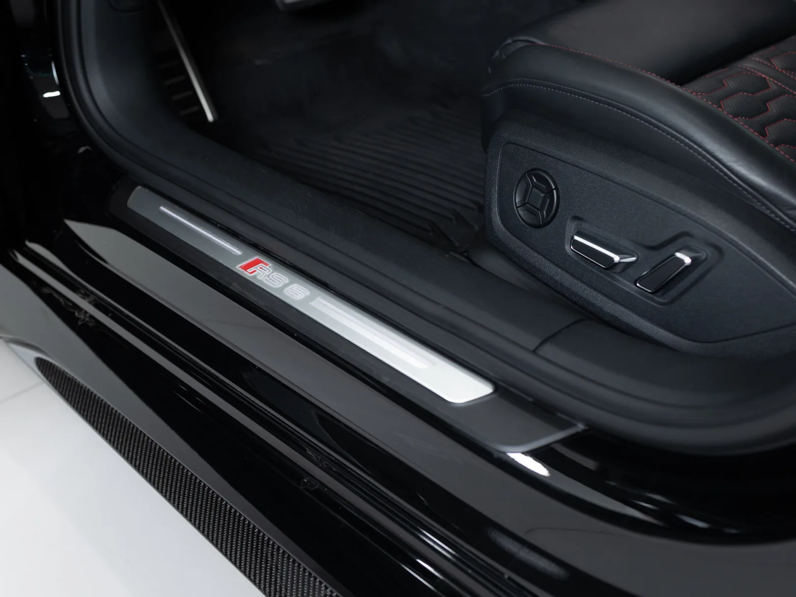 Audi RS 6 TFSI quattro IV (C8), 2022 — экстерьер, фото 9