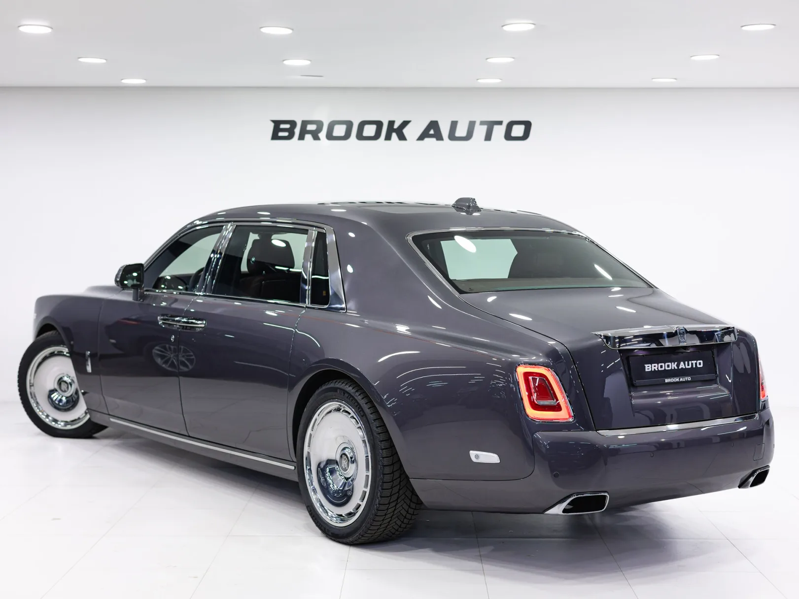 Rolls-Royce Phantom Individual VIII Рестайлинг (Series II), 2024 — экстерьер, фото 6