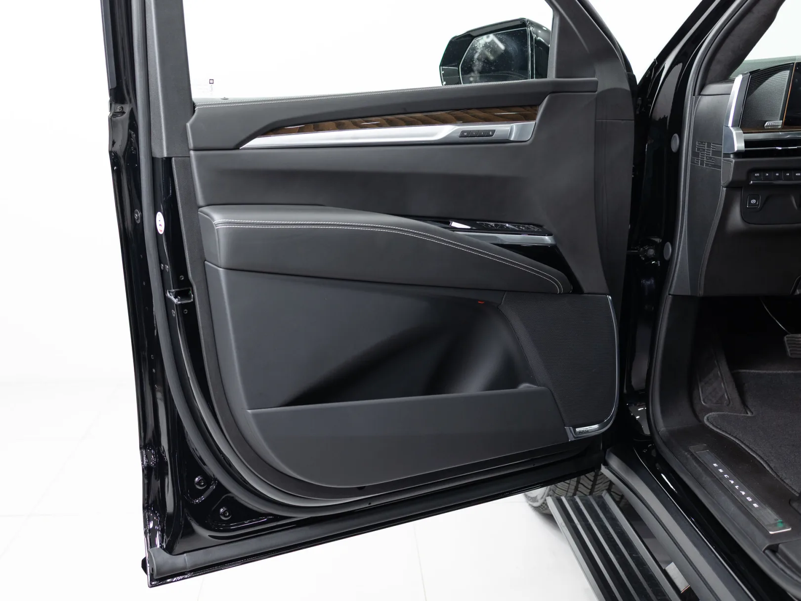 Cadillac Escalade Sport Platinum V Рестайлинг, 2025 — экстерьер, фото 8
