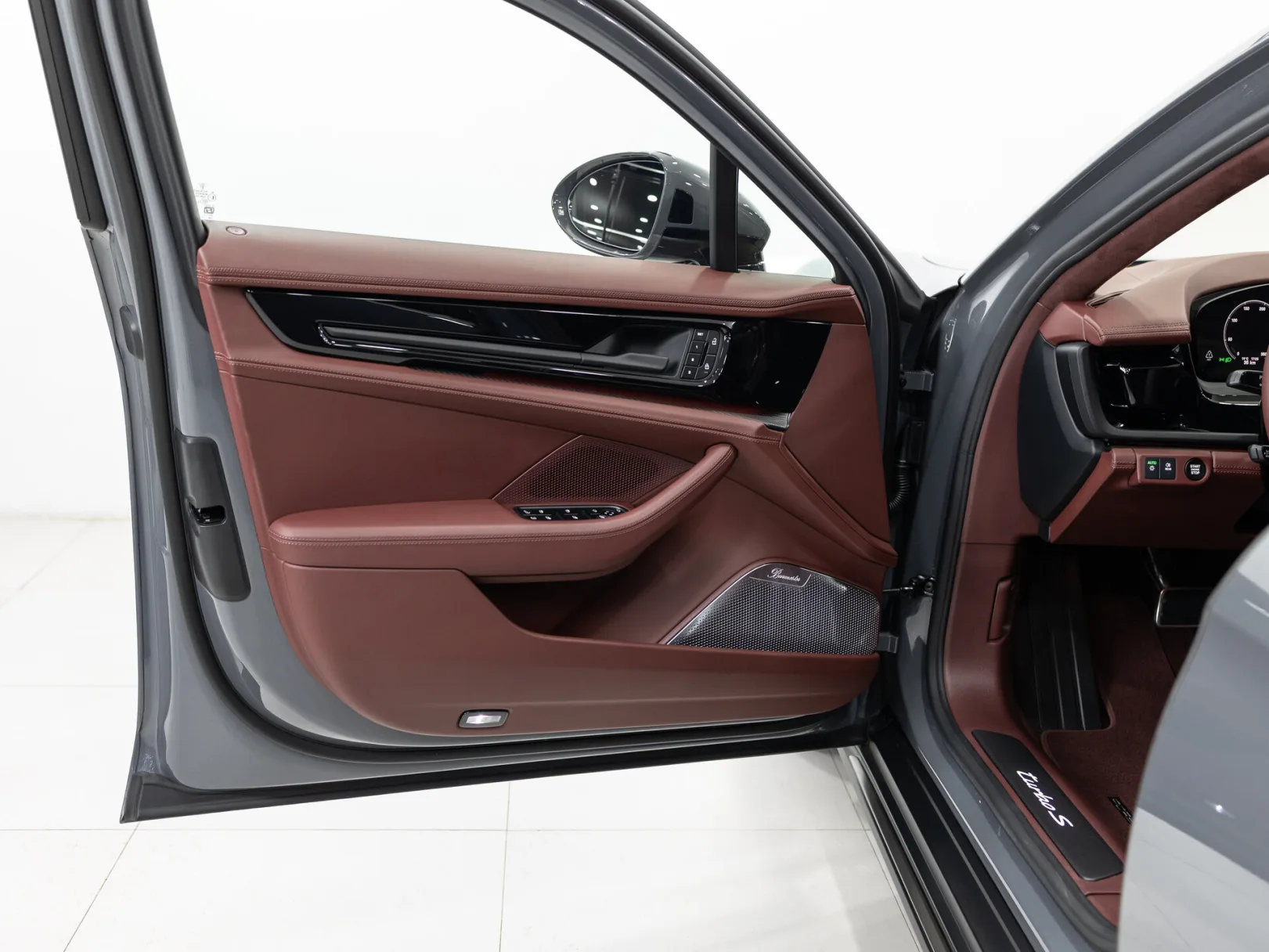 Porsche Panamera Turbo S E-Hybrid III, 2026 — экстерьер, фото 8
