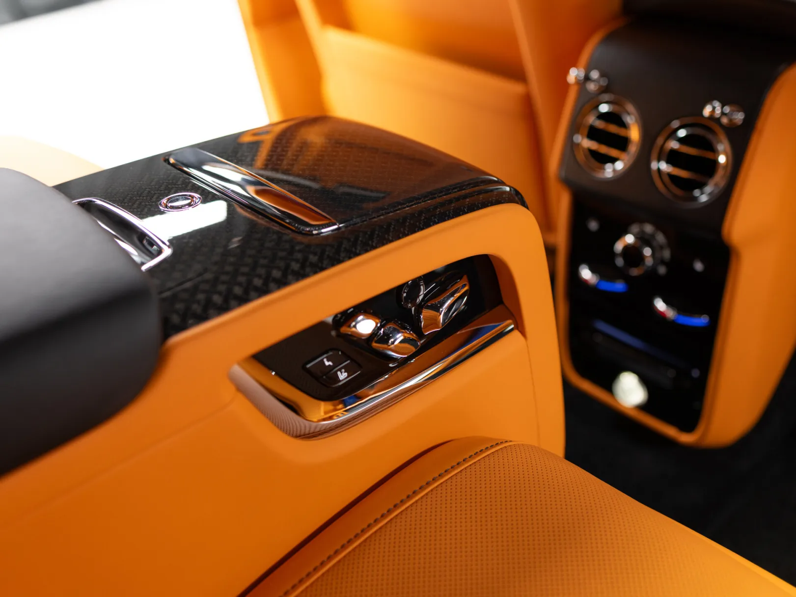 Rolls-Royce Cullinan Individual I (Series I), 2022 — экстерьер, фото 25