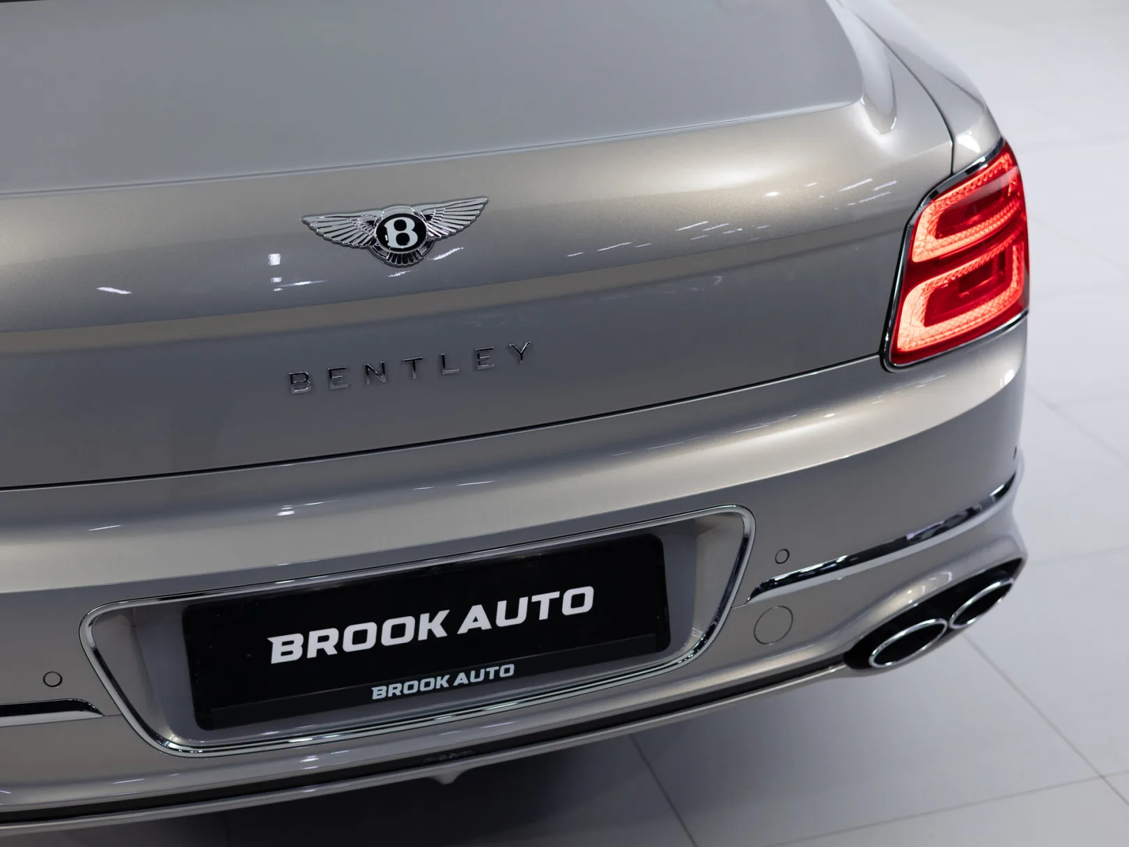 Bentley Flying Spur Individual III, 2022 — экстерьер, фото 38