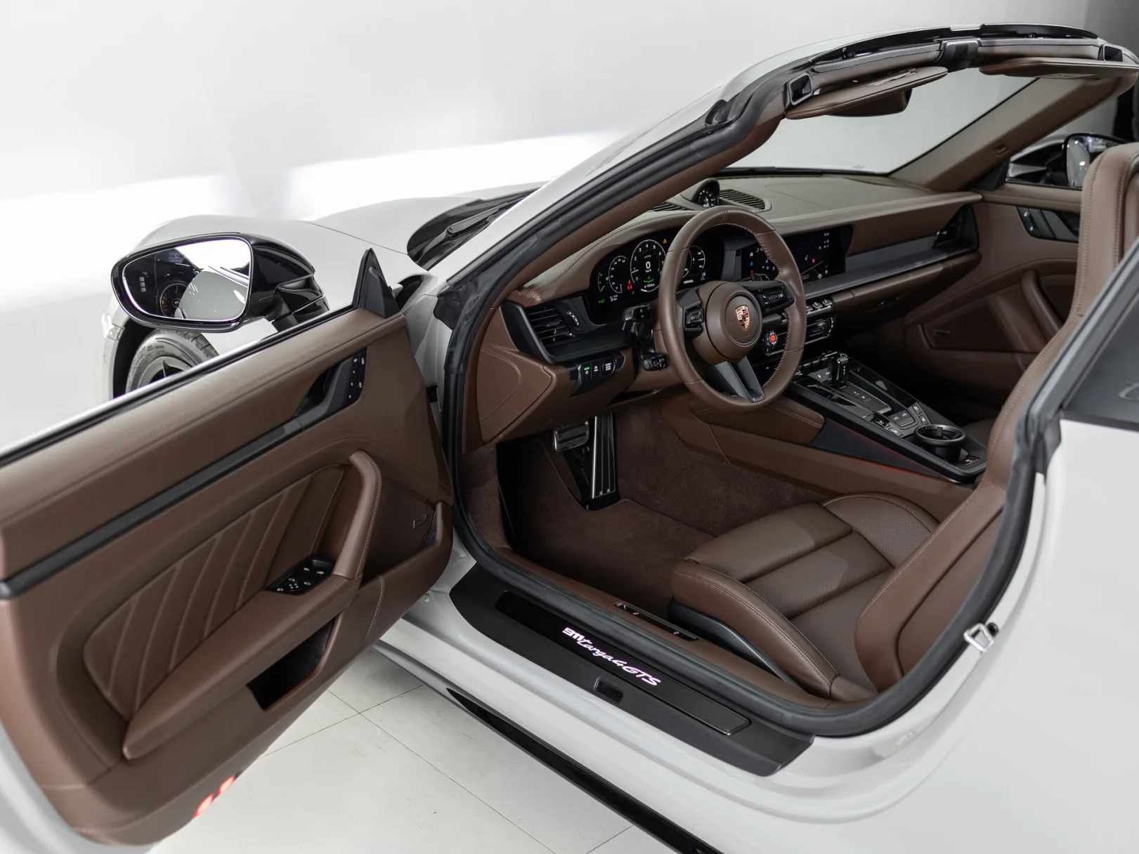 Porsche 911 Targa 4 GTS VIII (992) Рестайлинг, 2025 — экстерьер, фото 11