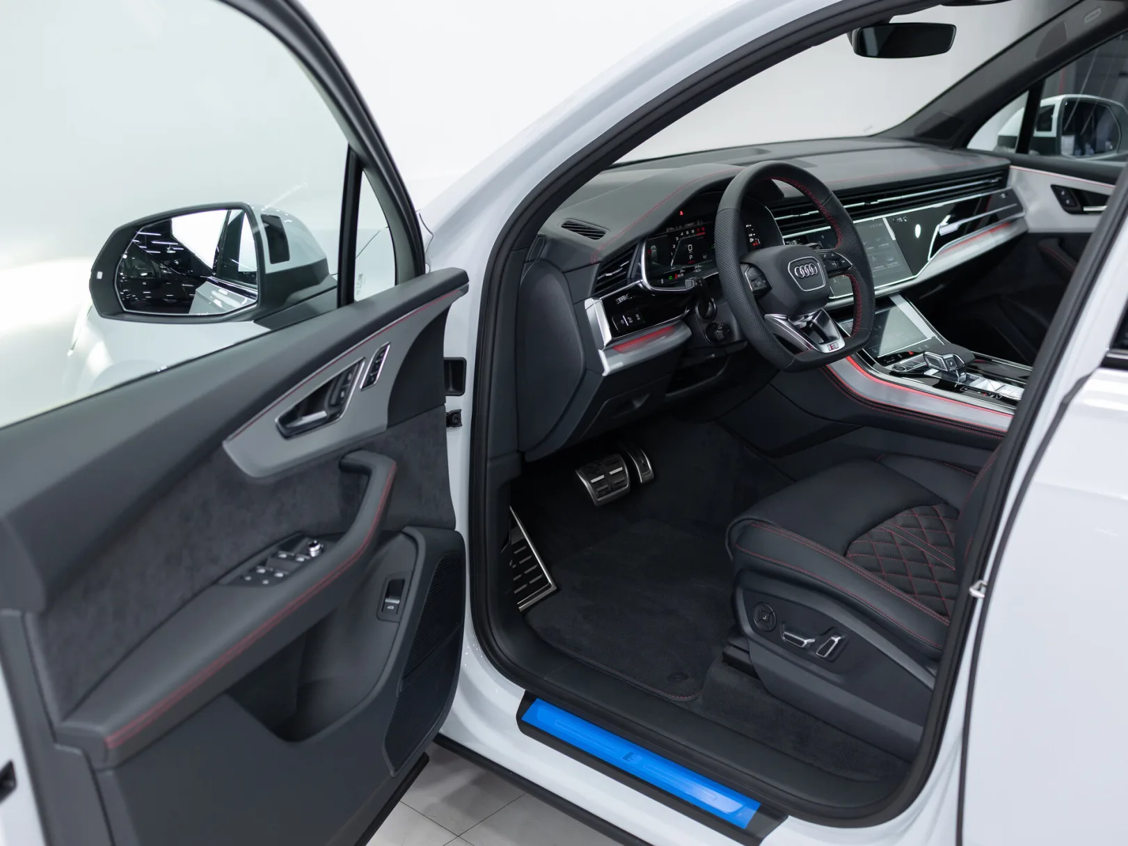 Audi Q7 55 TFSI quattro tiptronic II (4M) Рестайлинг 2, 2024 — экстерьер, фото 7