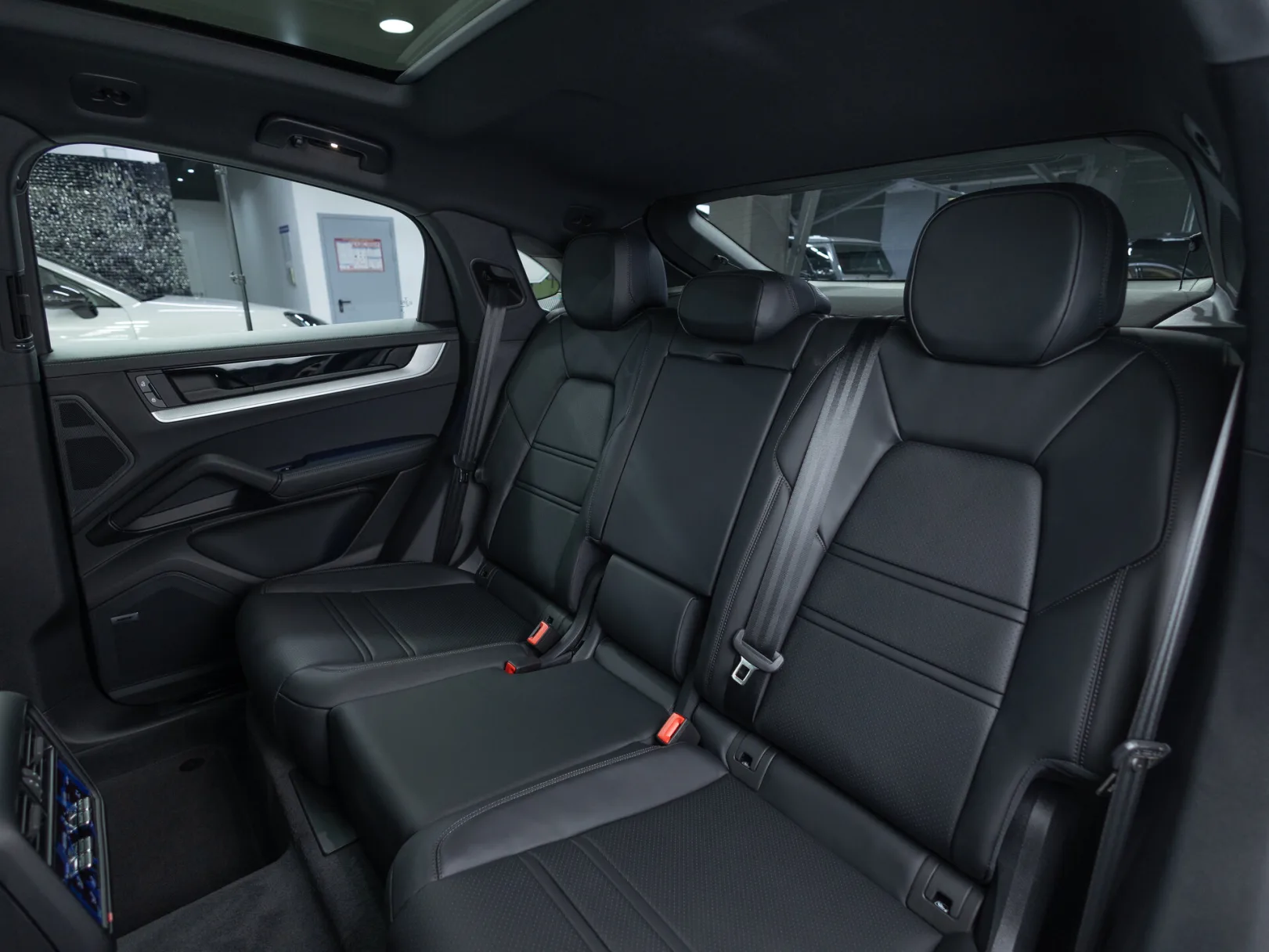 Porsche Cayenne Coupé III Рестайлинг, 2025 — экстерьер, фото 28