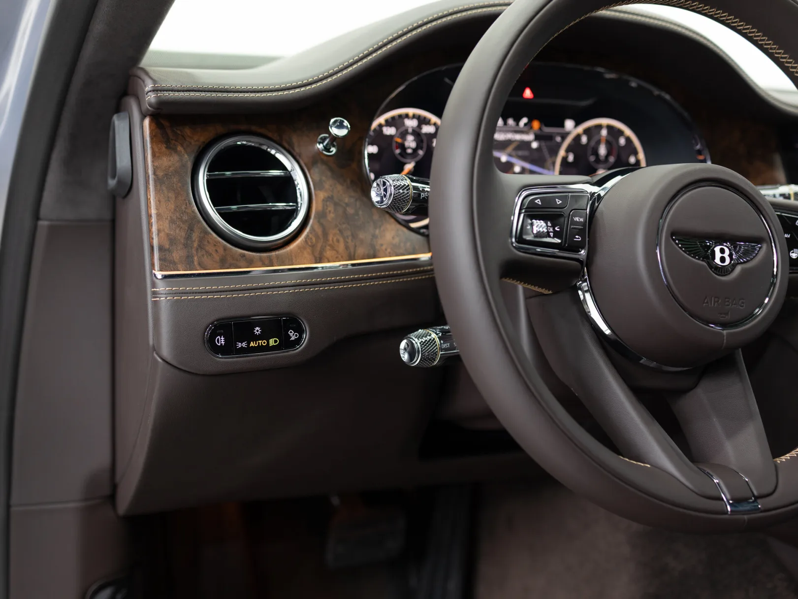 Bentley Flying Spur Individual III, 2022 — экстерьер, фото 15