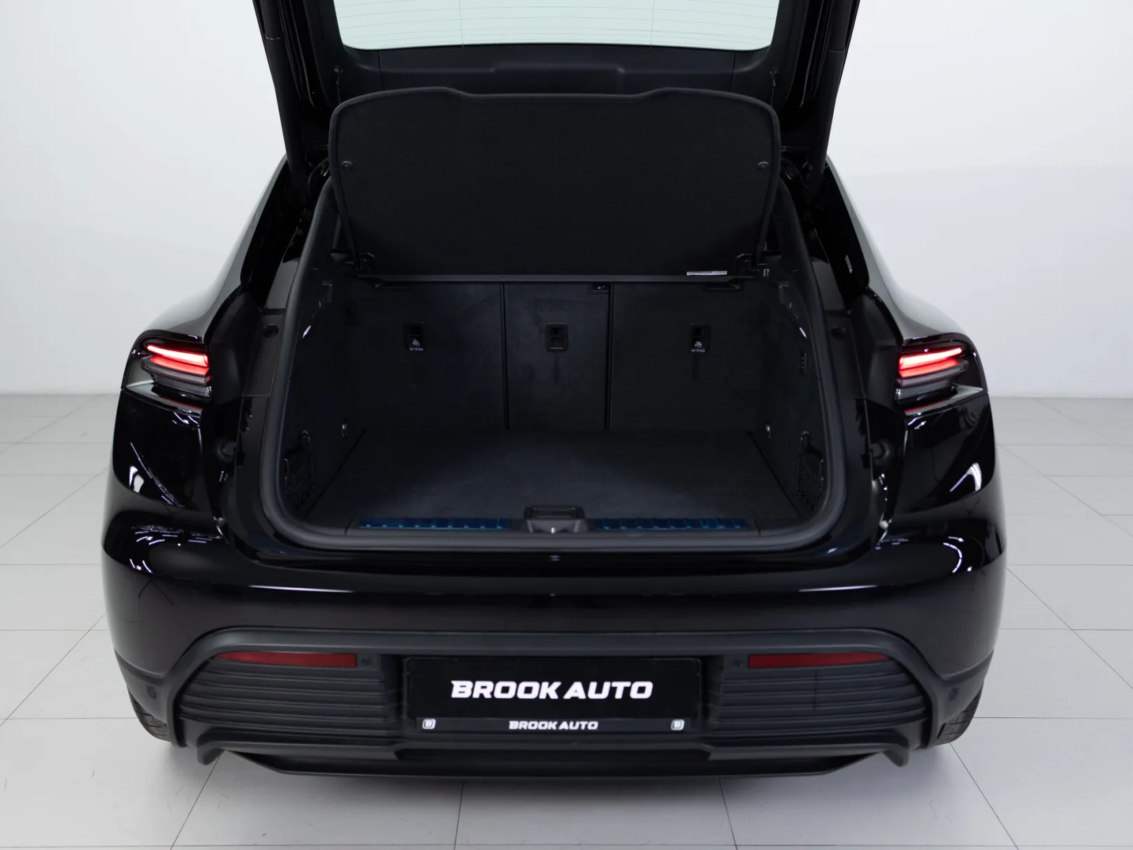 Porsche Macan 4S Electric II, 2025 — экстерьер, фото 29