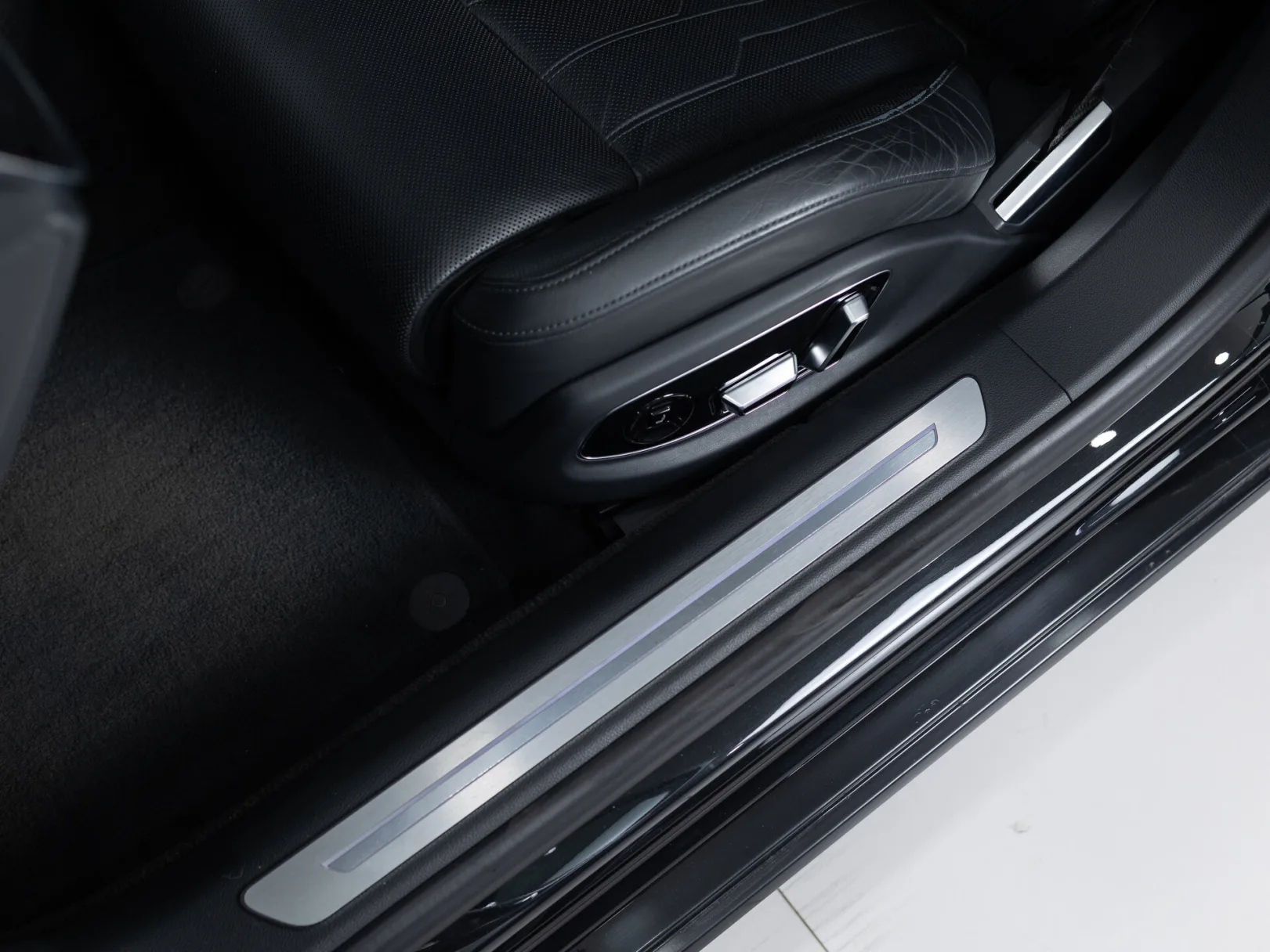 Audi A8 Business 55 TFSI quattro tiptronic IV (D5), 2018 — экстерьер, фото 27