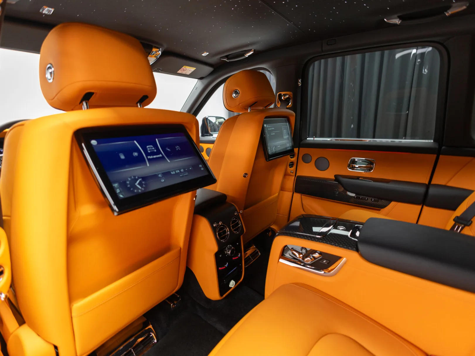 Rolls-Royce Cullinan Individual I (Series I), 2022 — экстерьер, фото 23