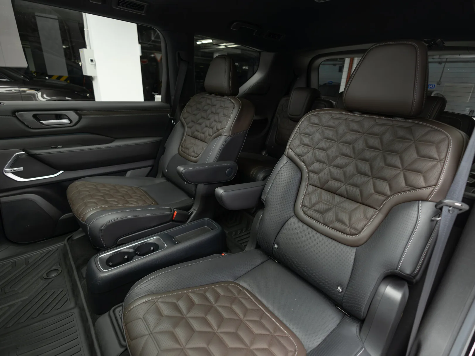 Nissan Armada Platinum Reserve III, 2025 — экстерьер, фото 31