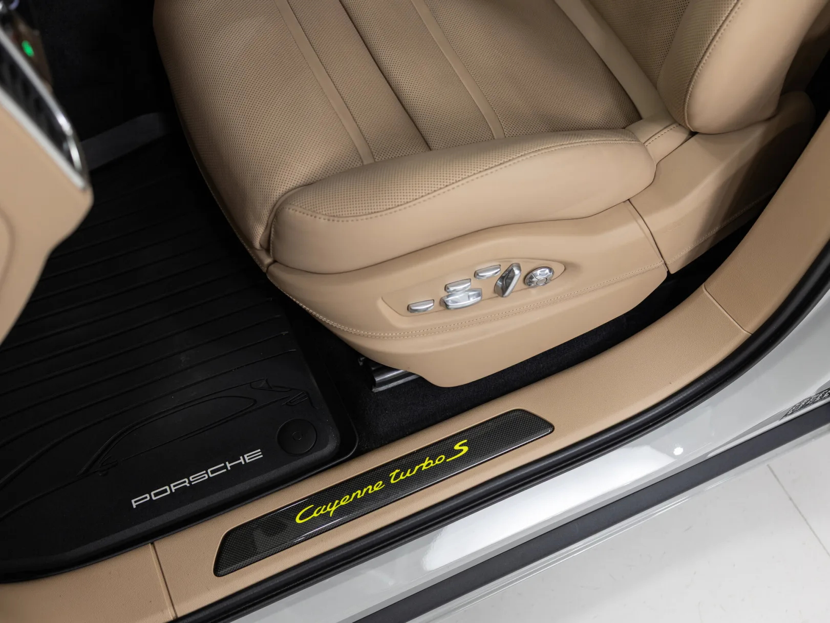 Porsche Cayenne Turbo S E-Hybrid III, 2020 — экстерьер, фото 13