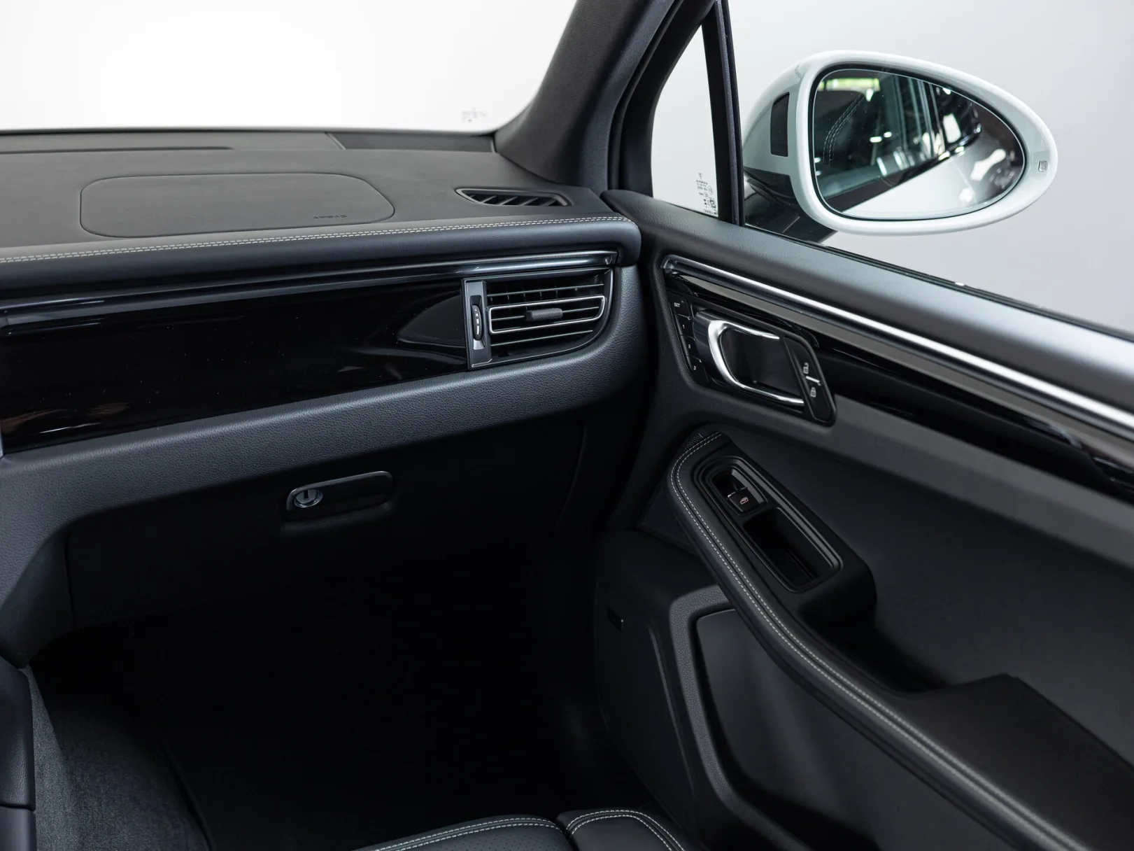 Porsche Macan T I Рестайлинг 2, 2025 — экстерьер, фото 19