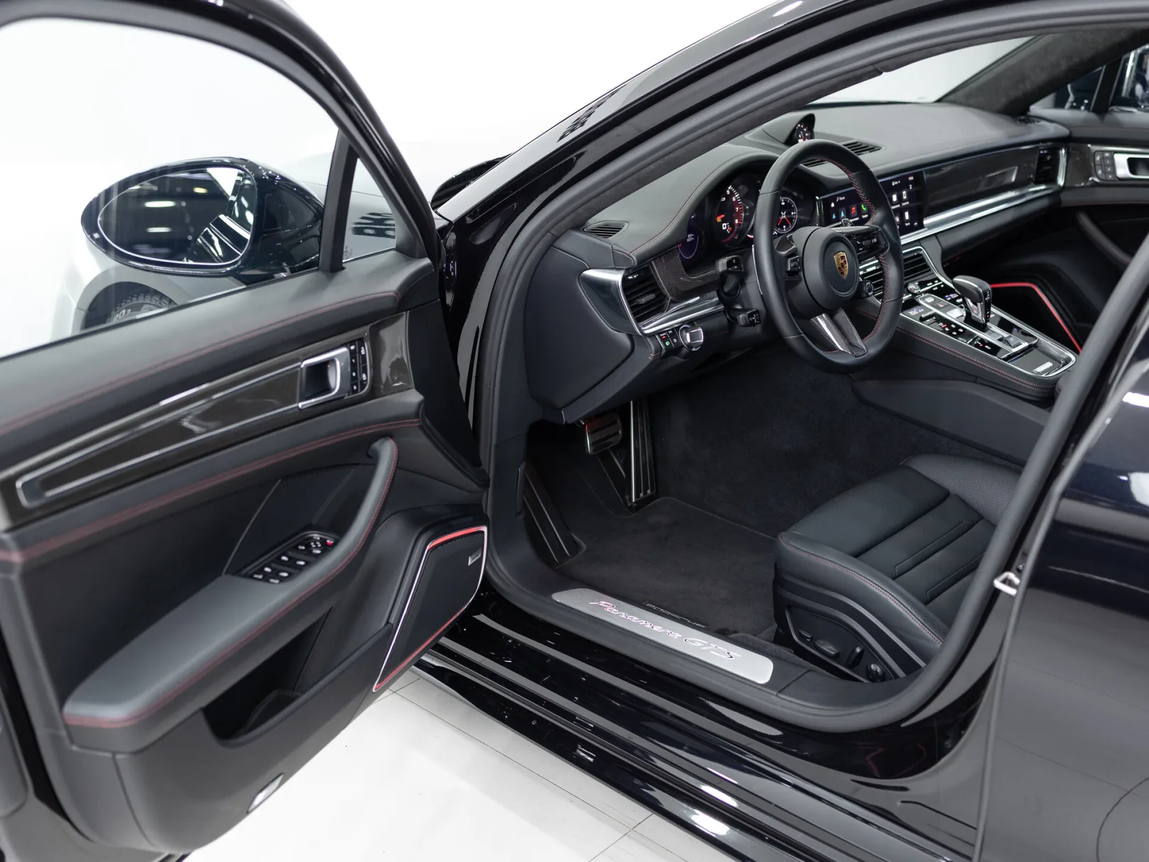 Porsche Panamera GTS II Рестайлинг, 2022 — экстерьер, фото 7