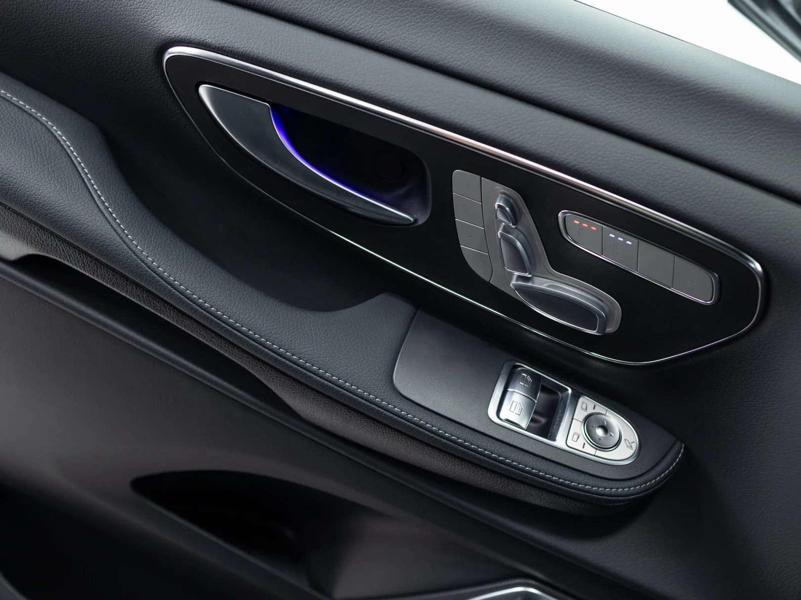 Mercedes-Benz V-Класс Avantgarde III (W447) Рестайлинг 2, 2024 — экстерьер, фото 9