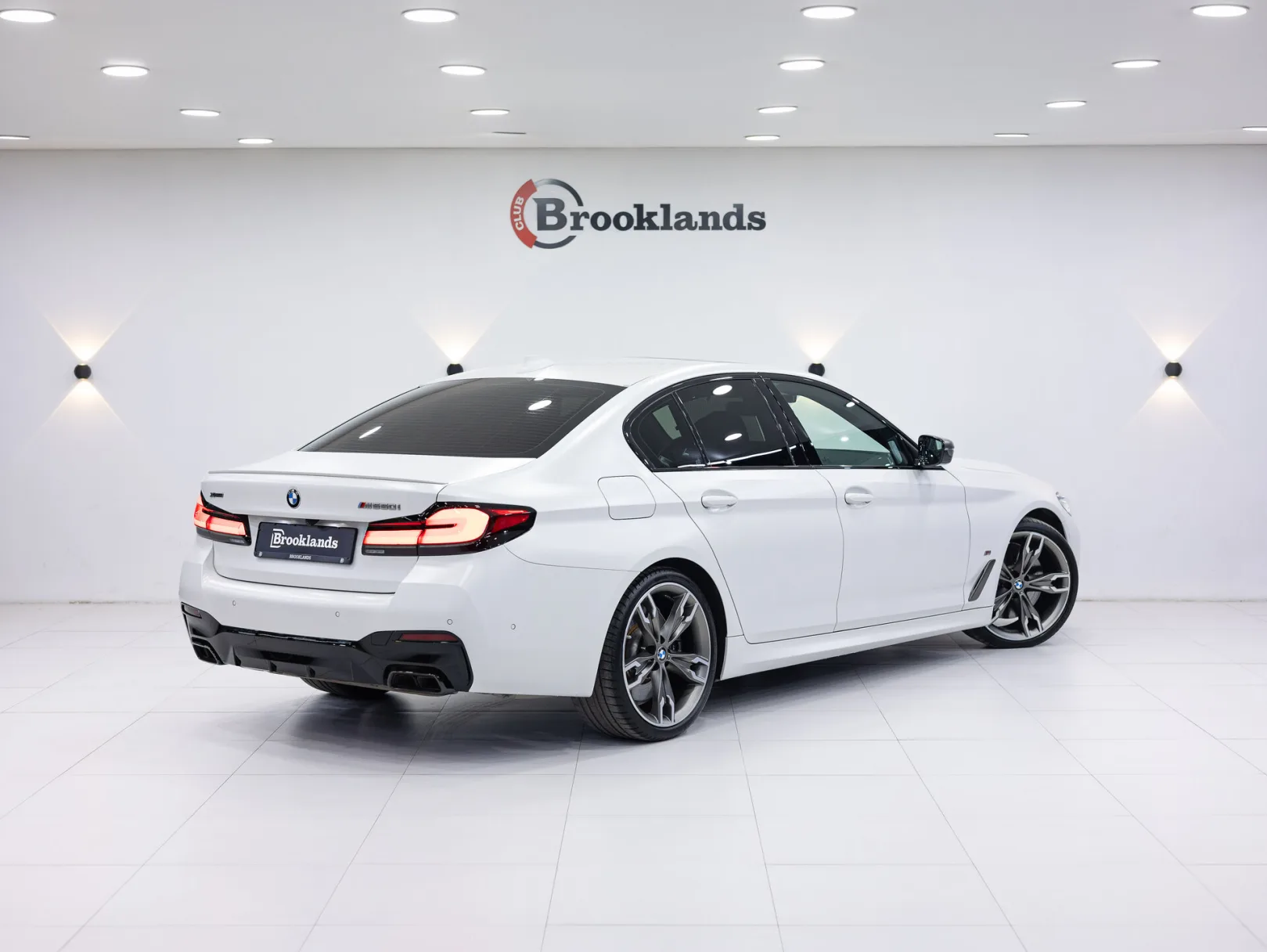 BMW 5 серии M550i xDrive M Special Edition 21 VII (G30/G31/G38) Рестайлинг, 2022 — экстерьер, фото 4