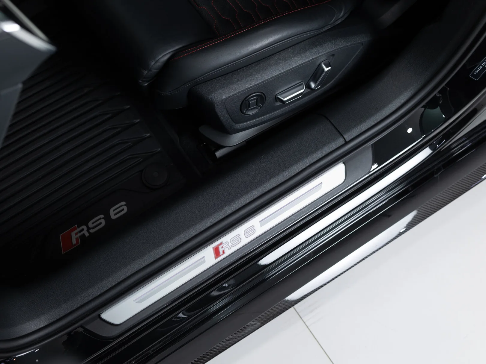 Audi RS 6 TFSI quattro IV (C8), 2022 — экстерьер, фото 12