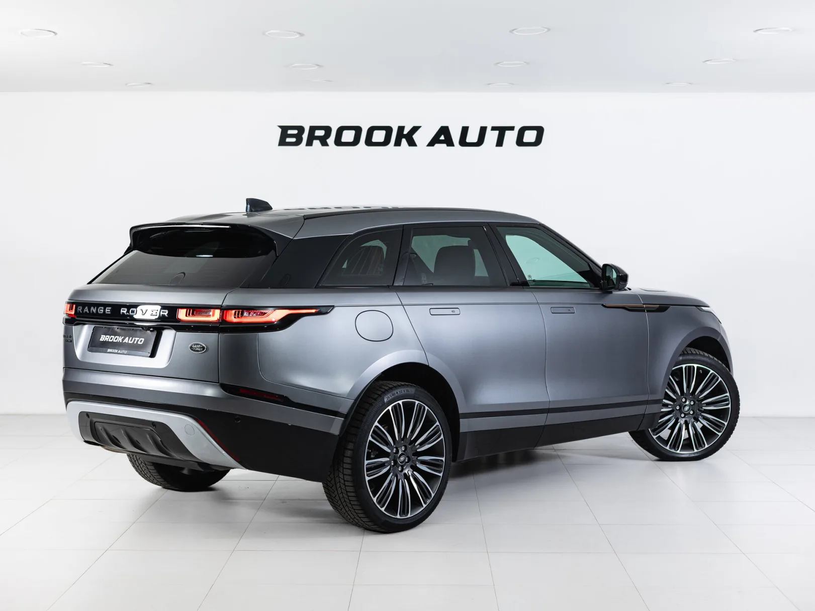 Land Rover Range Rover Velar R-Dynamic Base I, 2019 — экстерьер, фото 4