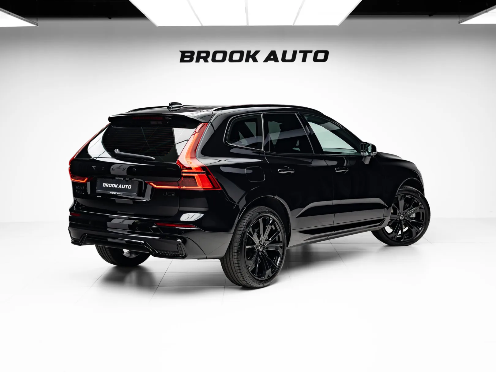 Volvo XC60 Polar Night Black II Рестайлинг 2, 2026 — экстерьер, фото 4