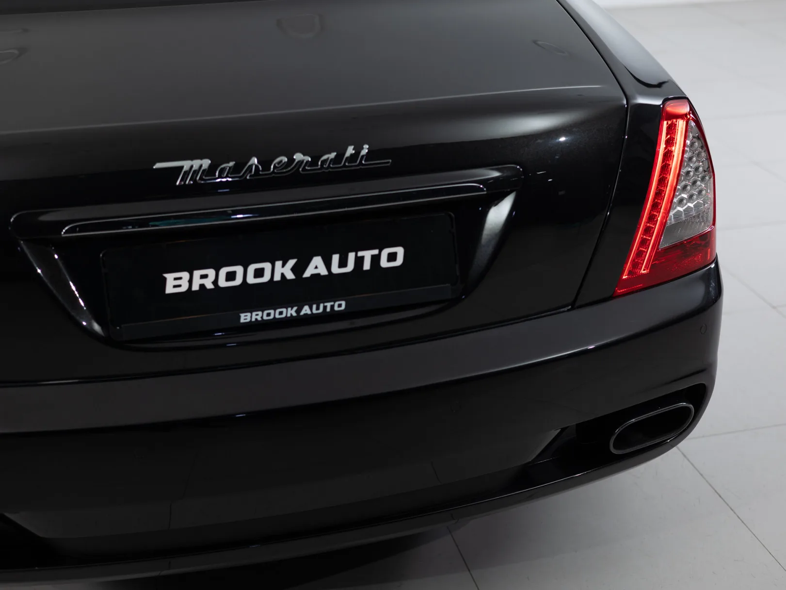 Maserati Quattroporte V Рестайлинг, 2011 — экстерьер, фото 30