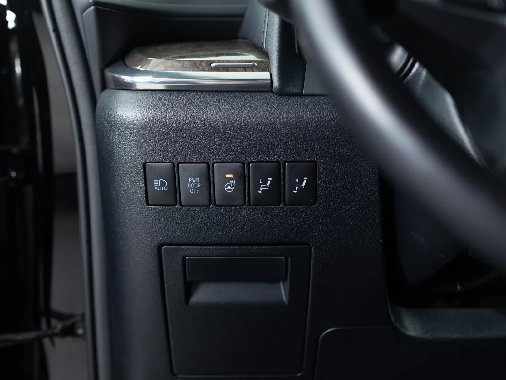 Toyota Alphard Executive Lounge III Рестайлинг, 2021 — экстерьер, фото 23