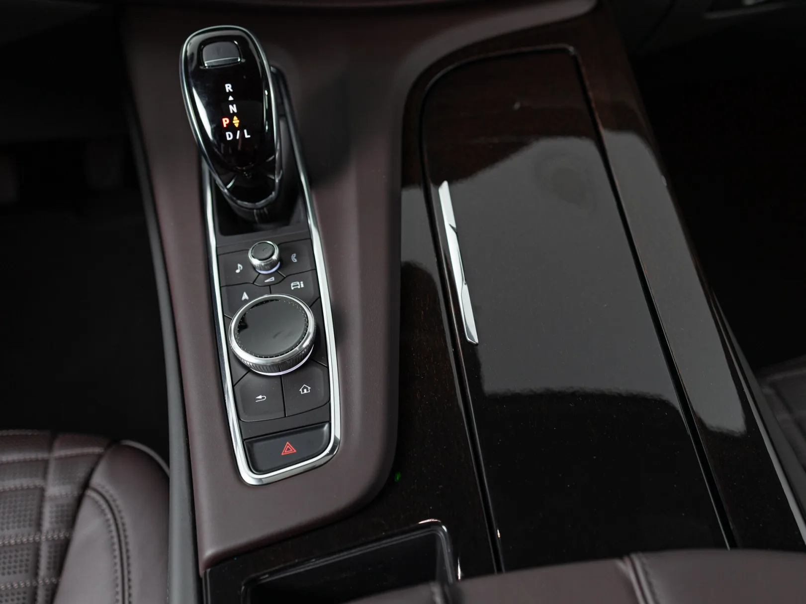 Cadillac Escalade Premium Luxury Platinum ESV V, 2024 — экстерьер, фото 21